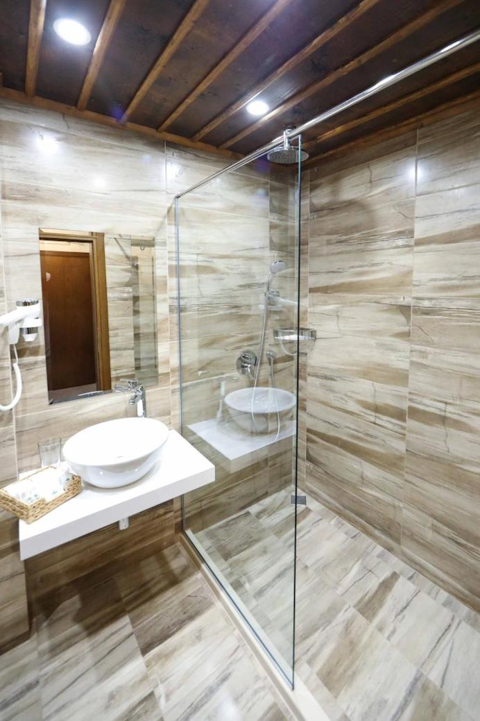 Triple Room - Photo 12