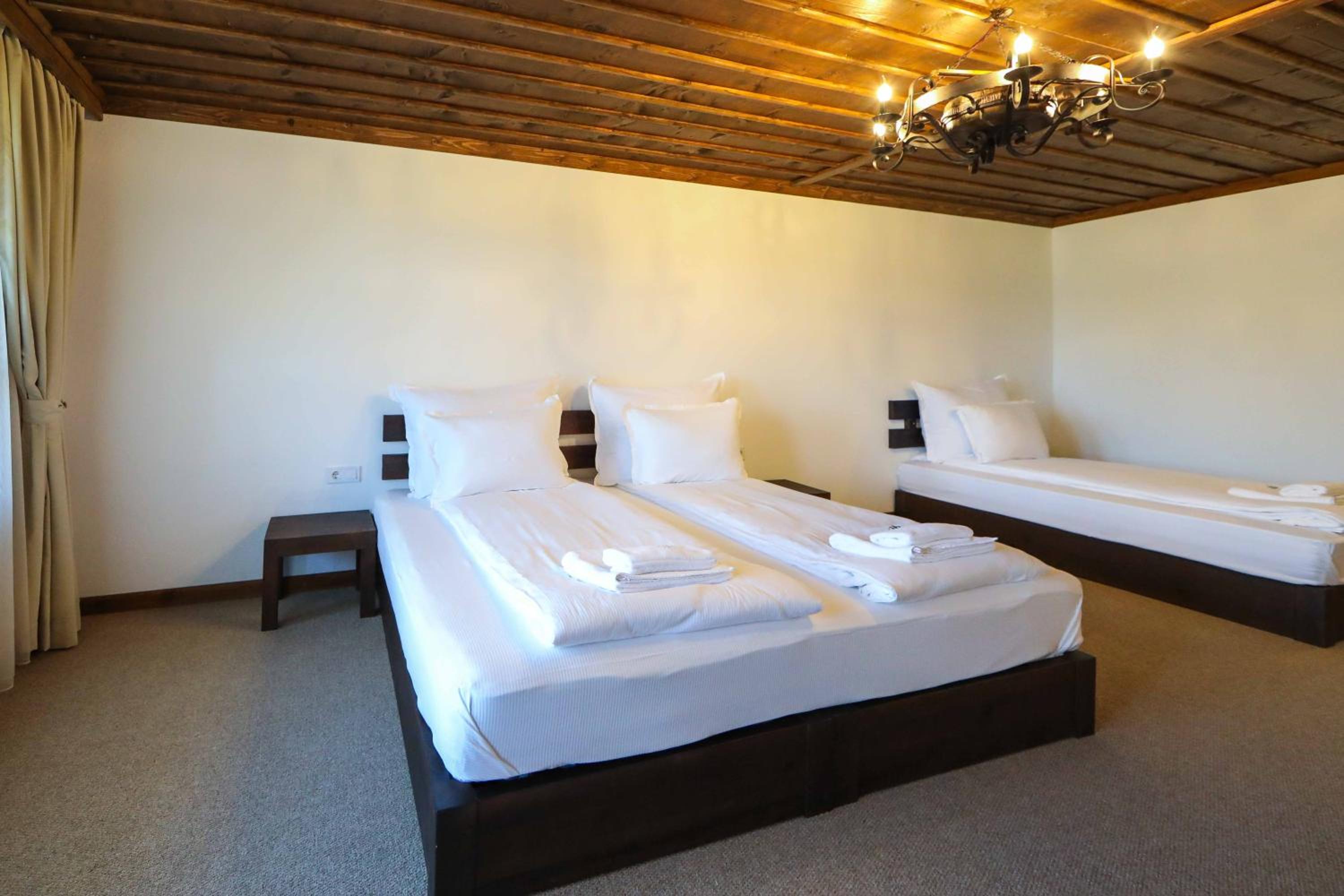 Triple Room - Photo 18