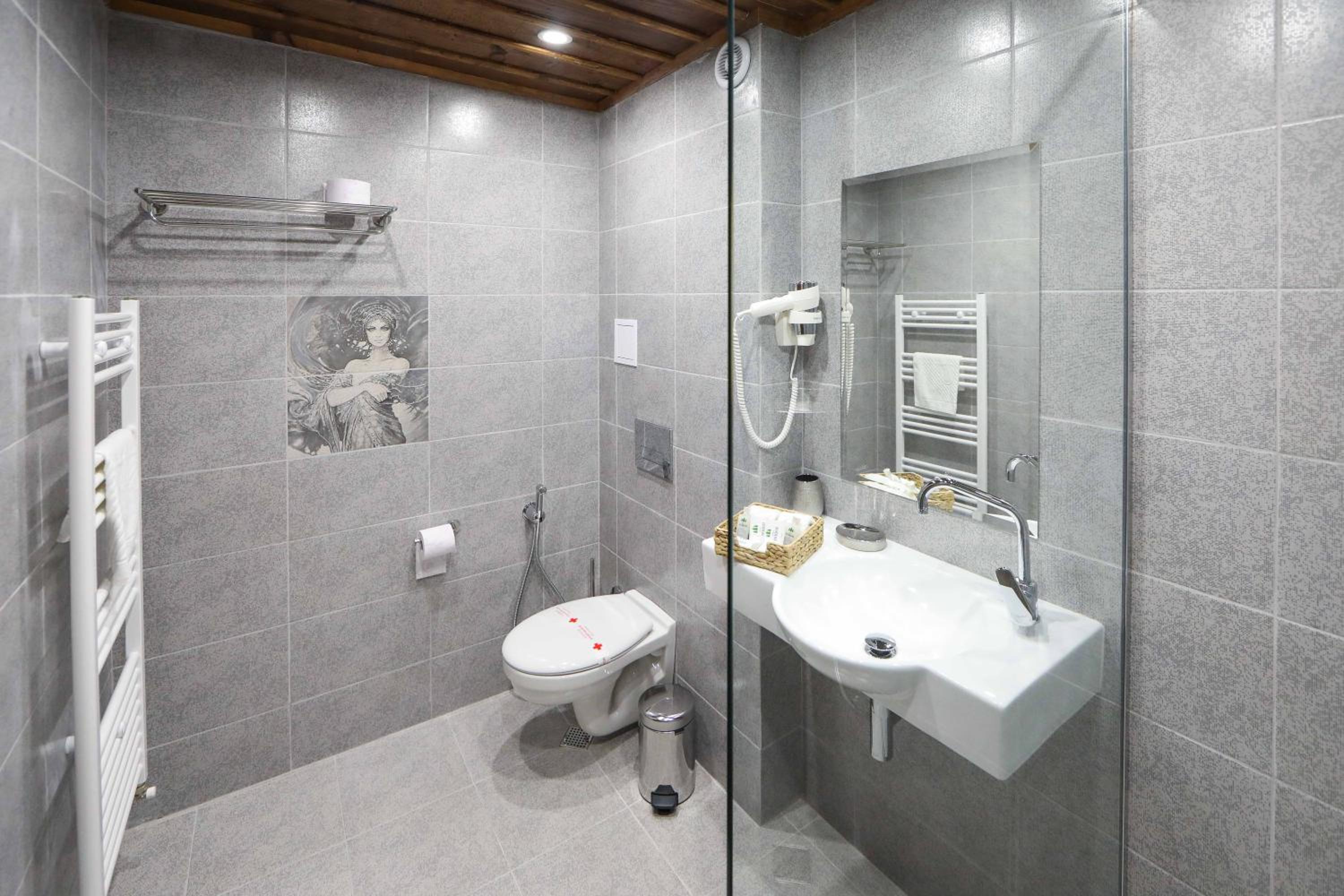 Comfort Double Room - Large - Photo 9
