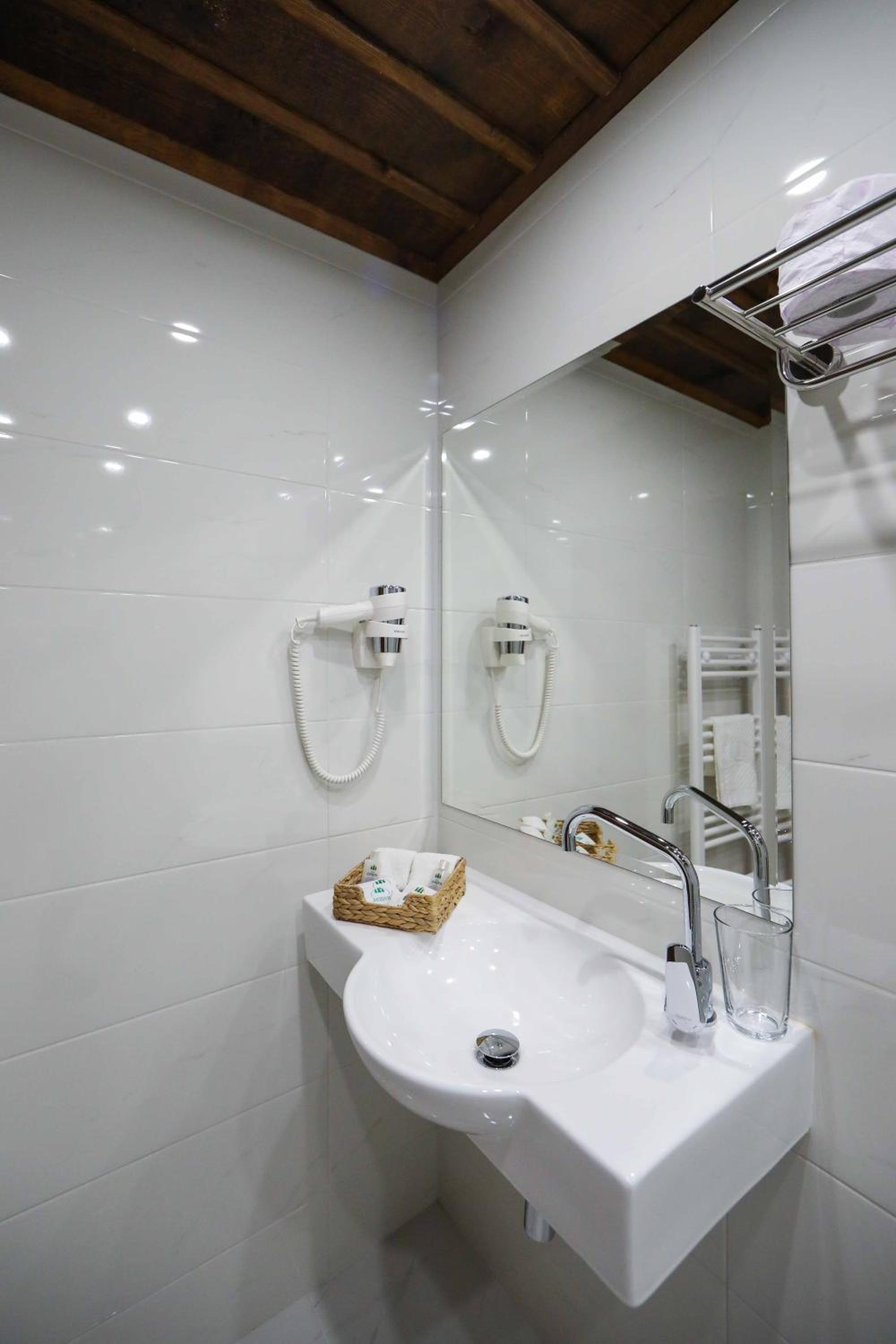 Comfort Double Room - Large - Photo 17