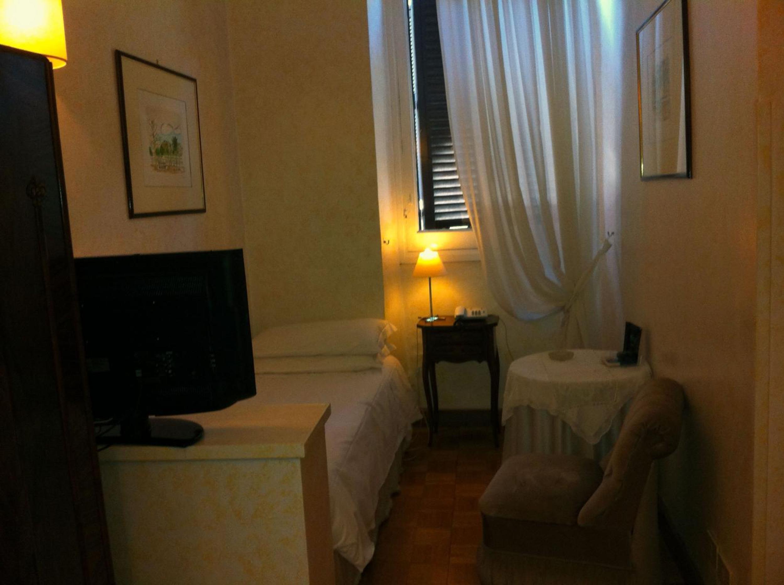 Single Room photo 2