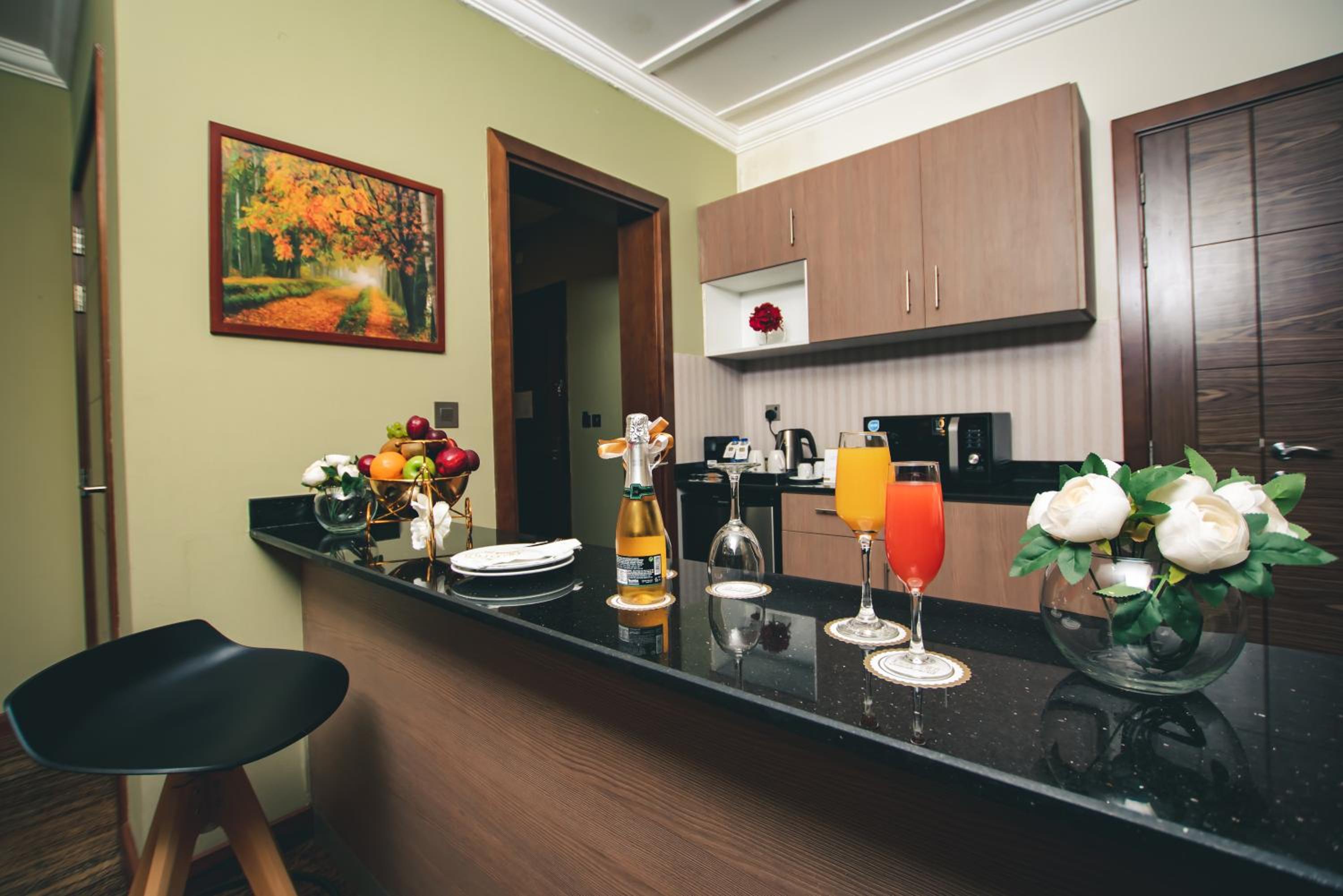 Executive Suite City view - Photo 9