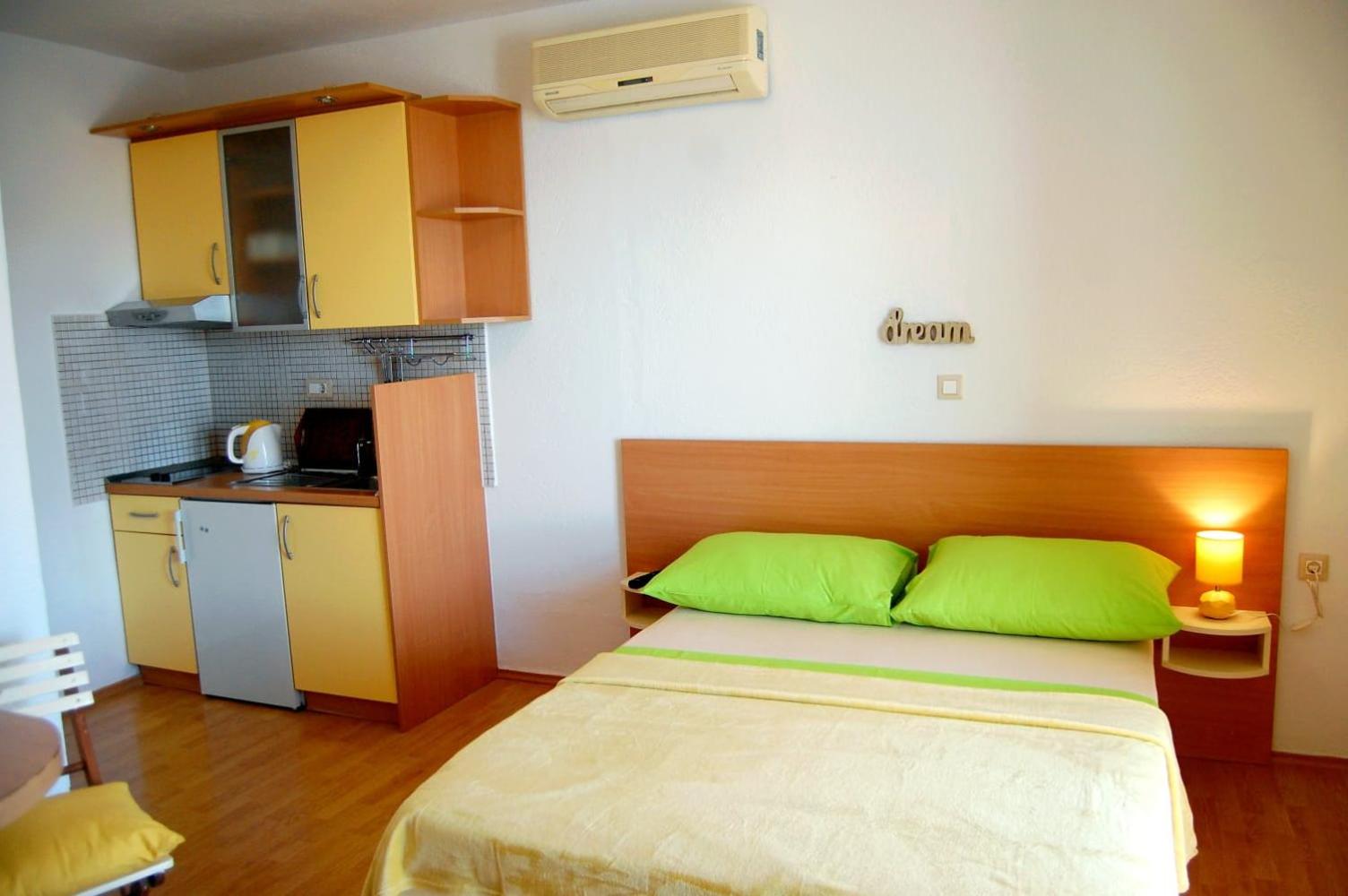 One-Bedroom Apartment photo 1
