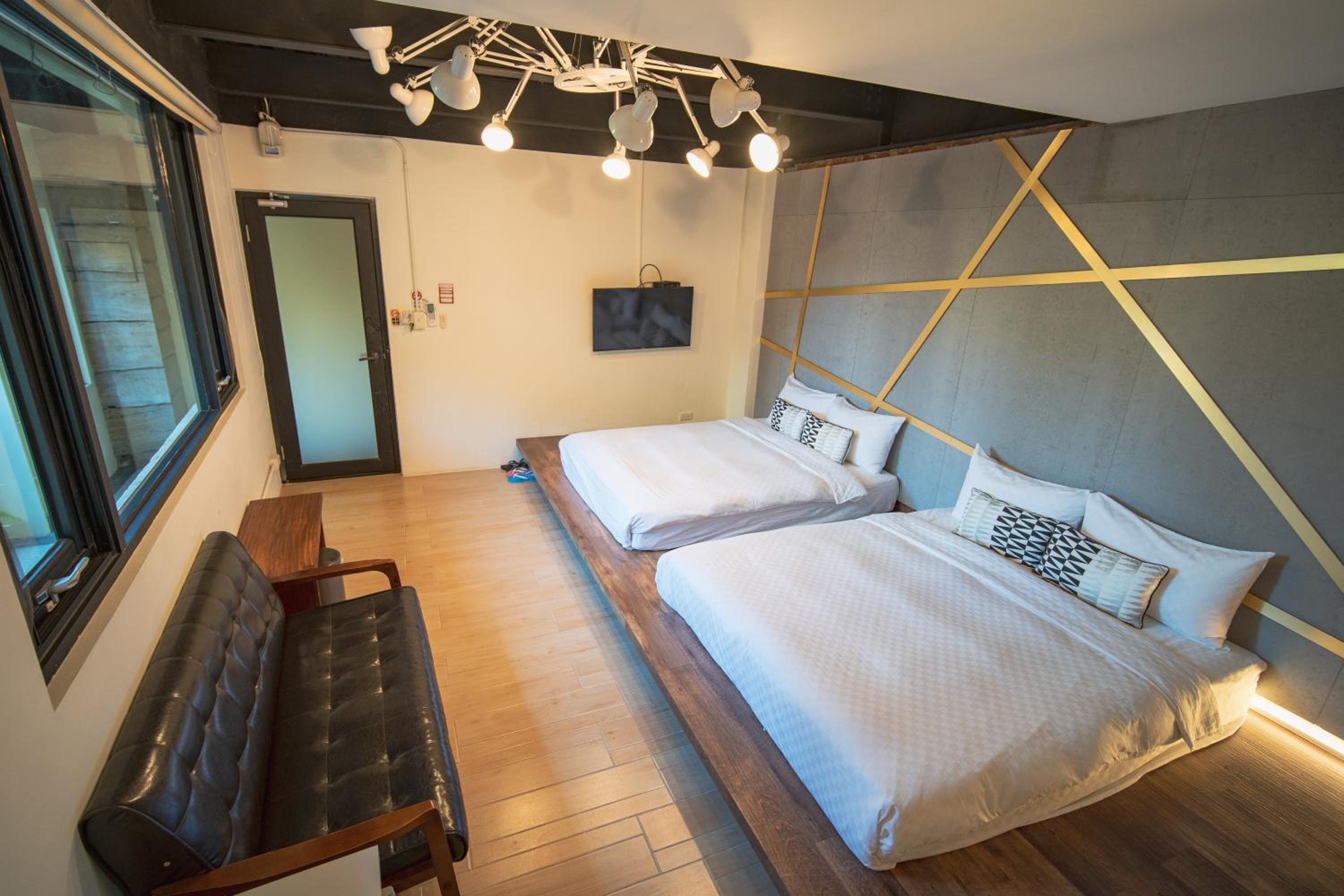 Quadruple Room with Private Bathroom photo 2
