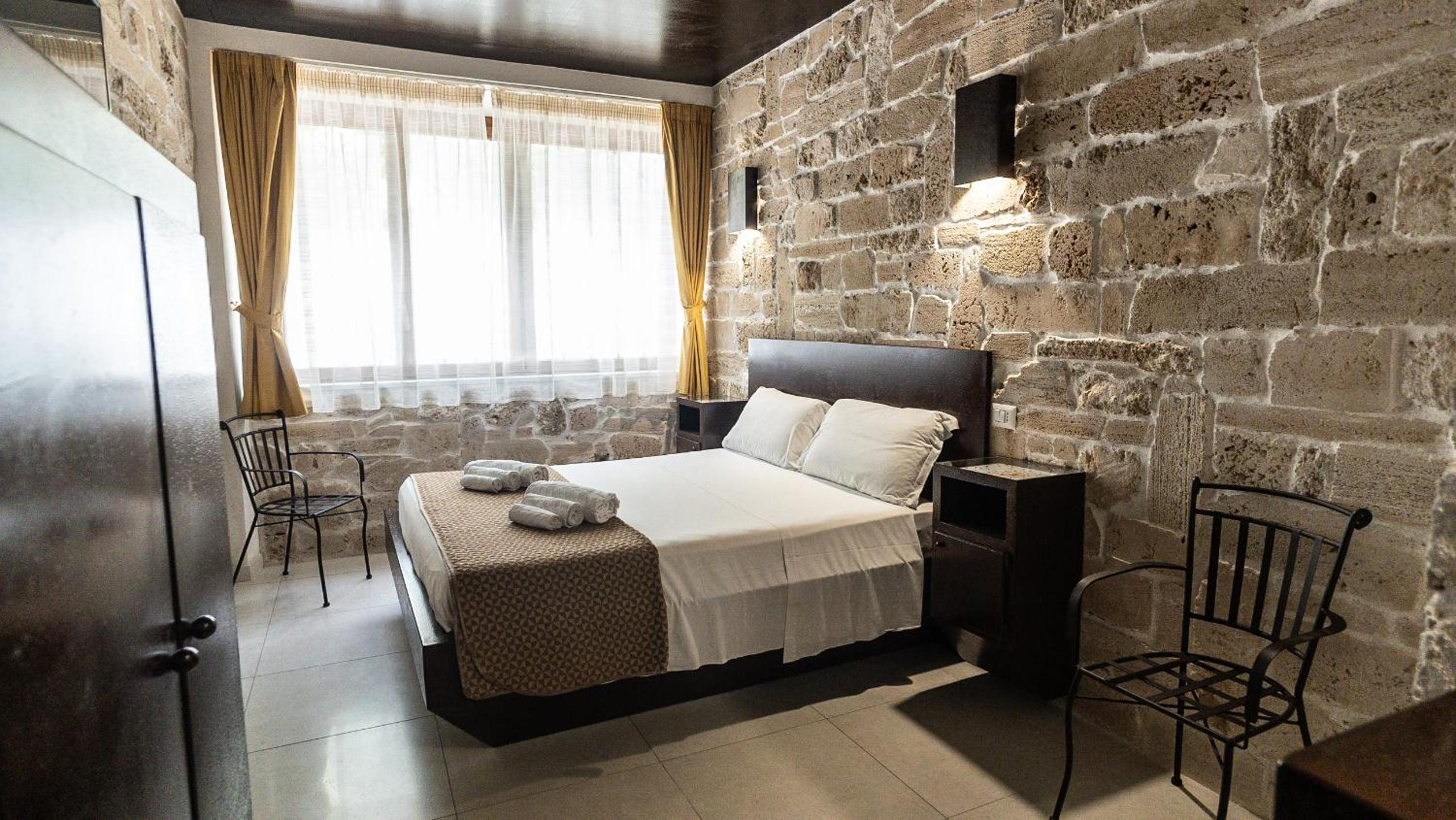 Deluxe Room - Photo 1