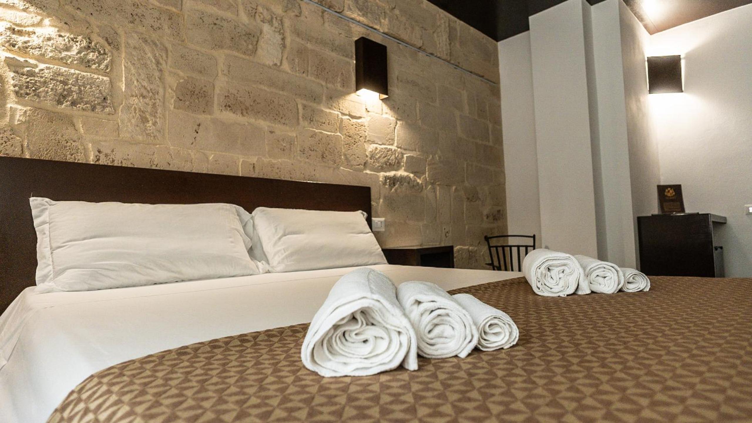 Deluxe Room - Photo 9