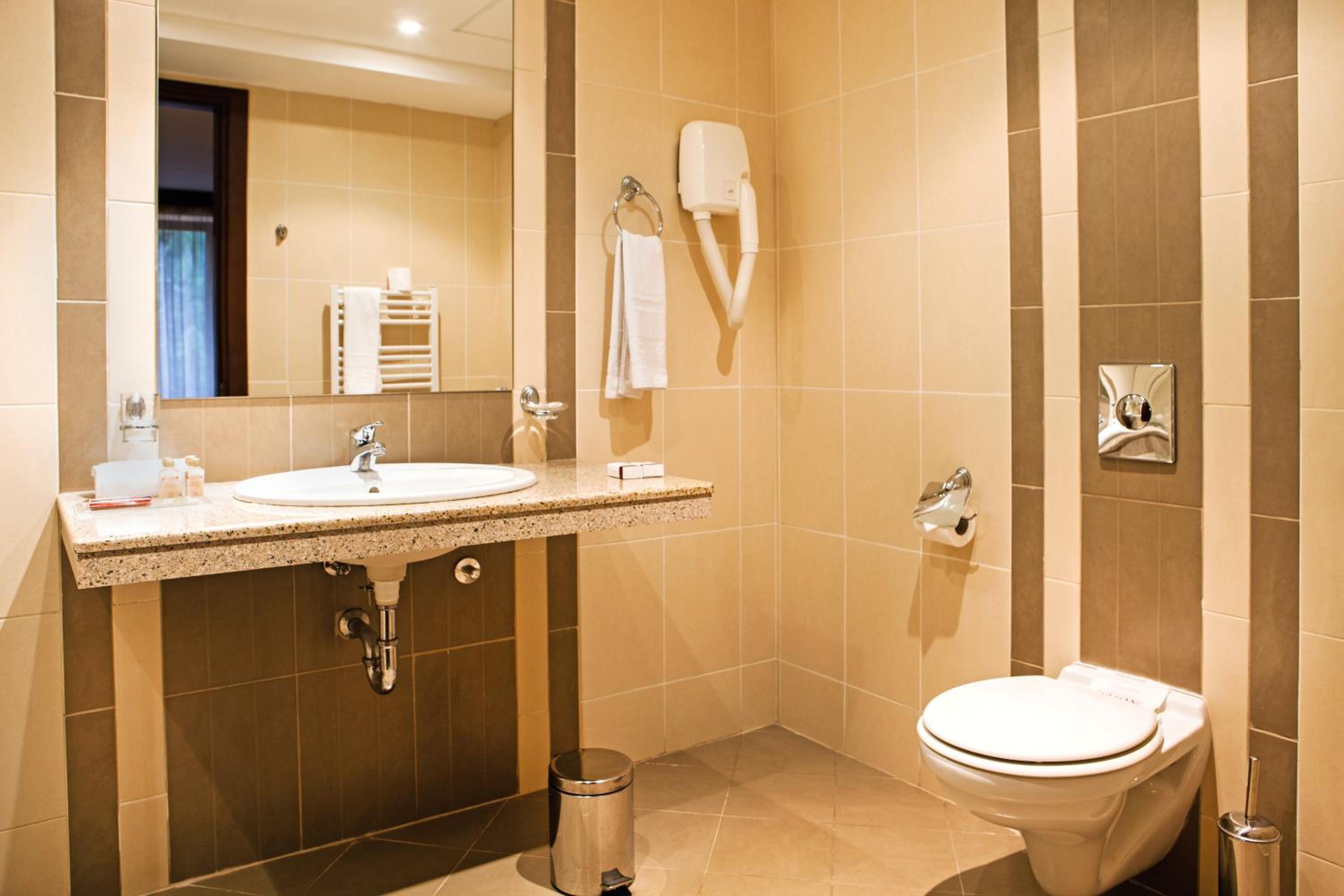 Studio with Free Spa Access photo 3