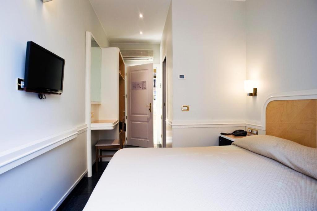 Double or Twin Room photo 3