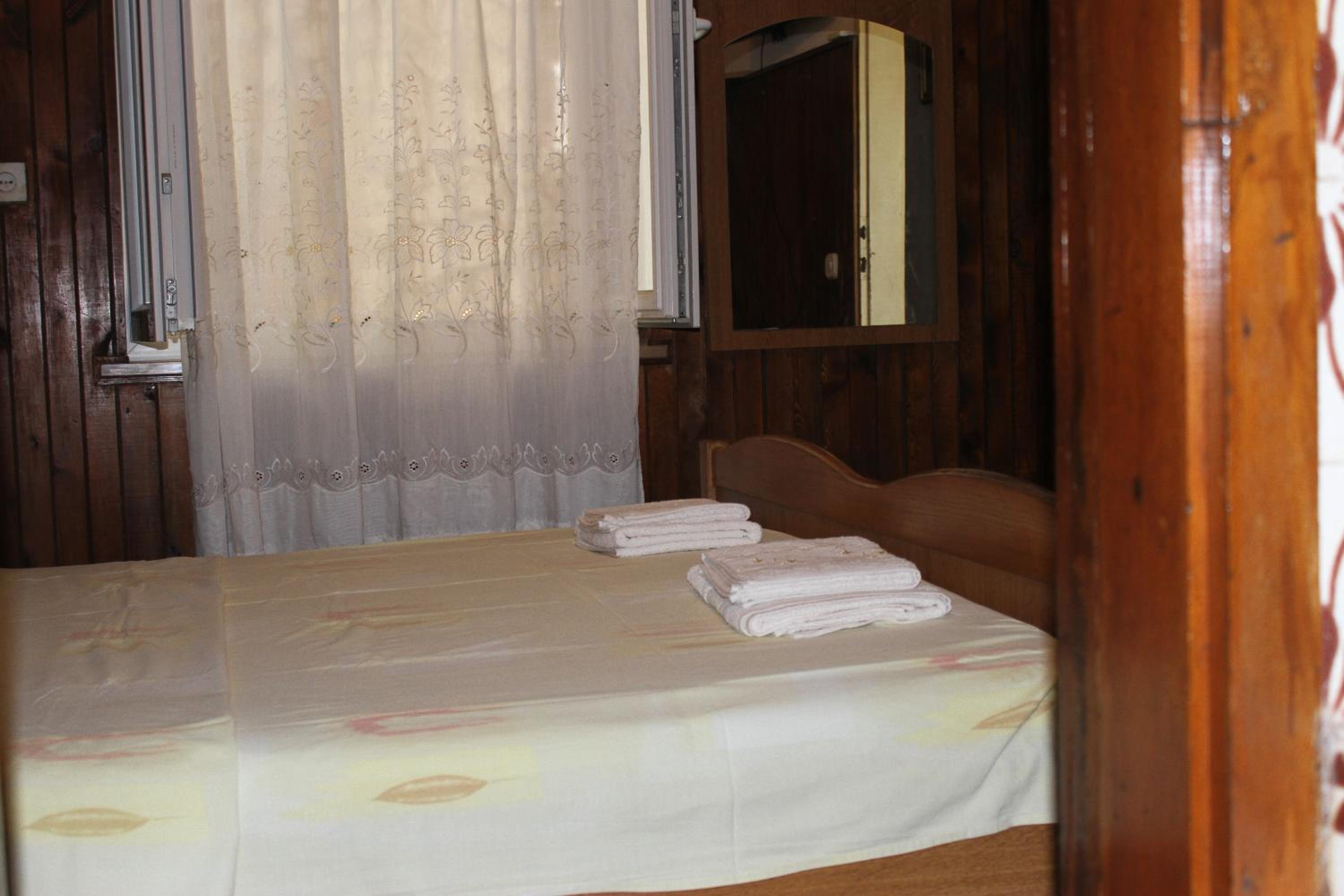 Double or Twin Room with Private Bathroom - Photo 5