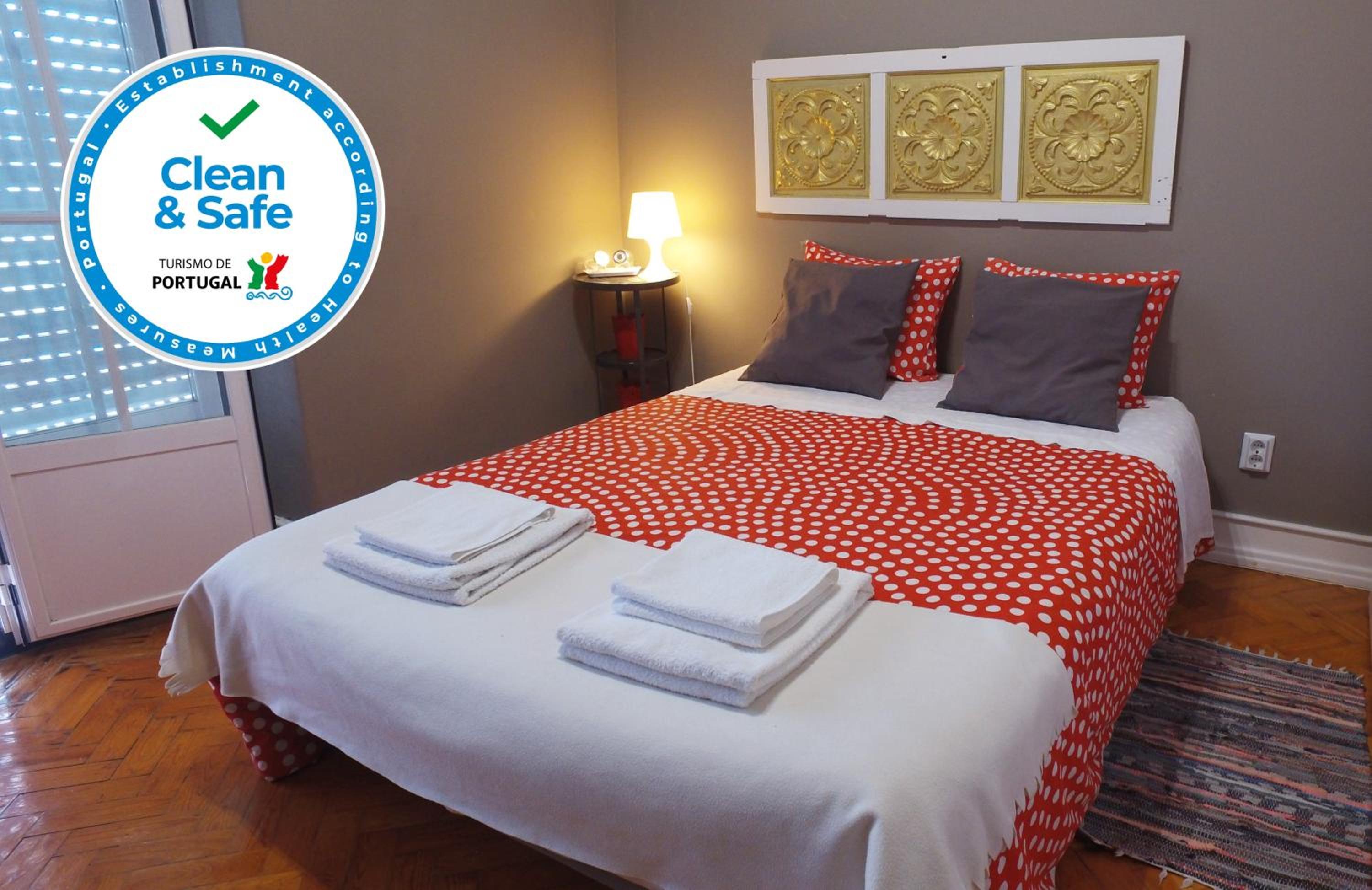 Double Room with Private Bathroom - Photo 17