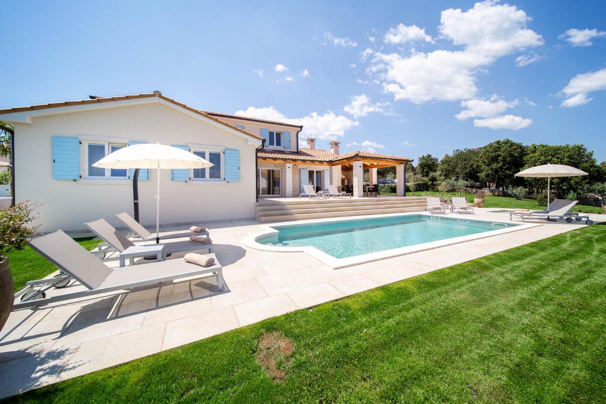 Villa with Private Pool photo 3