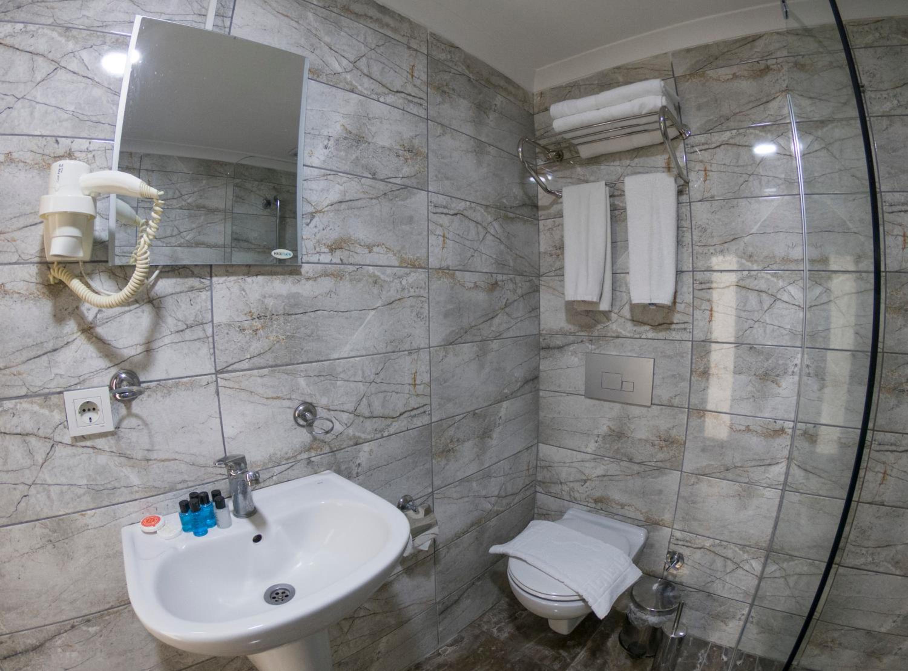 Standard Double or Twin Room photo 2