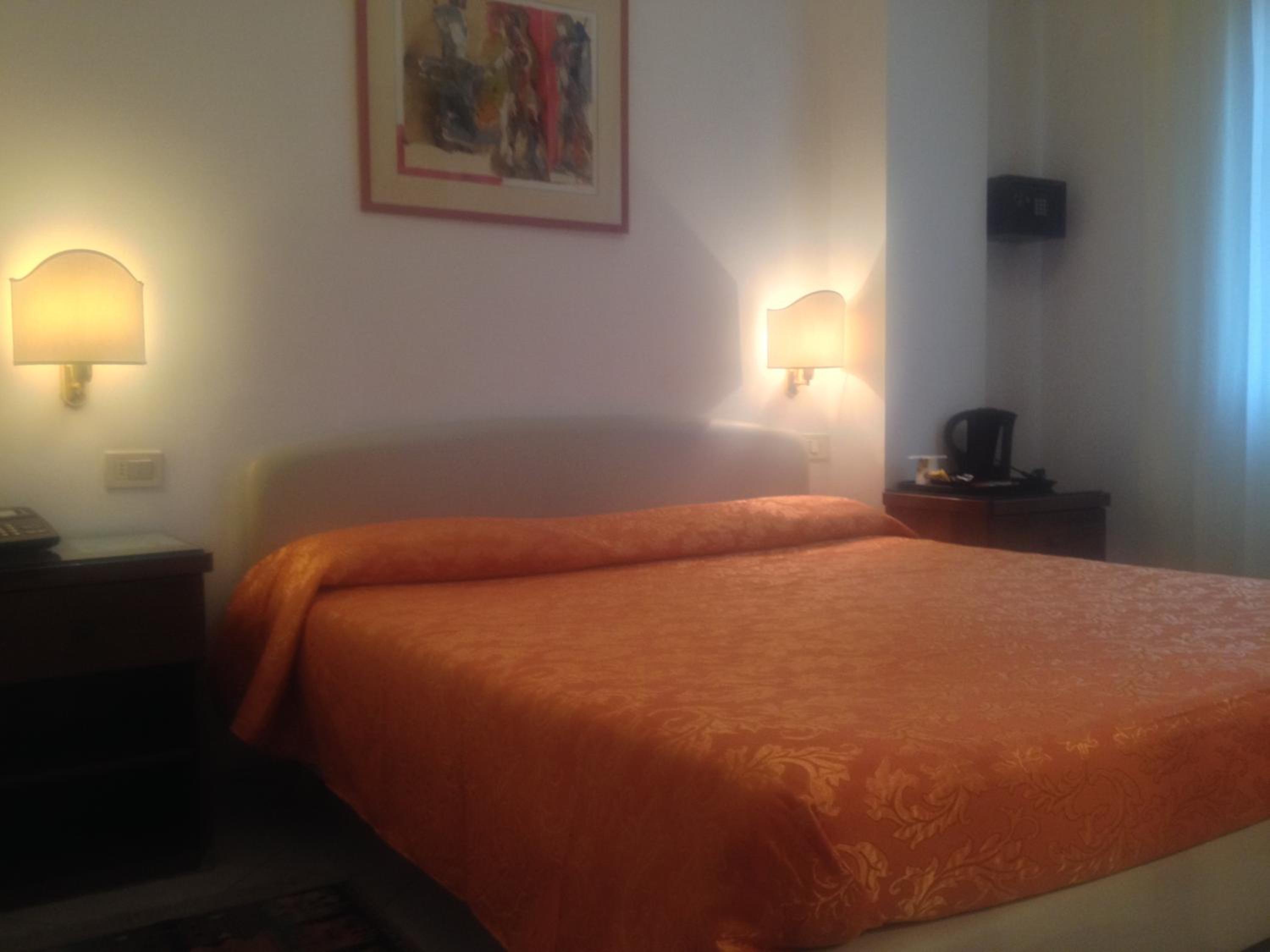 Economy Double Room - Photo 9