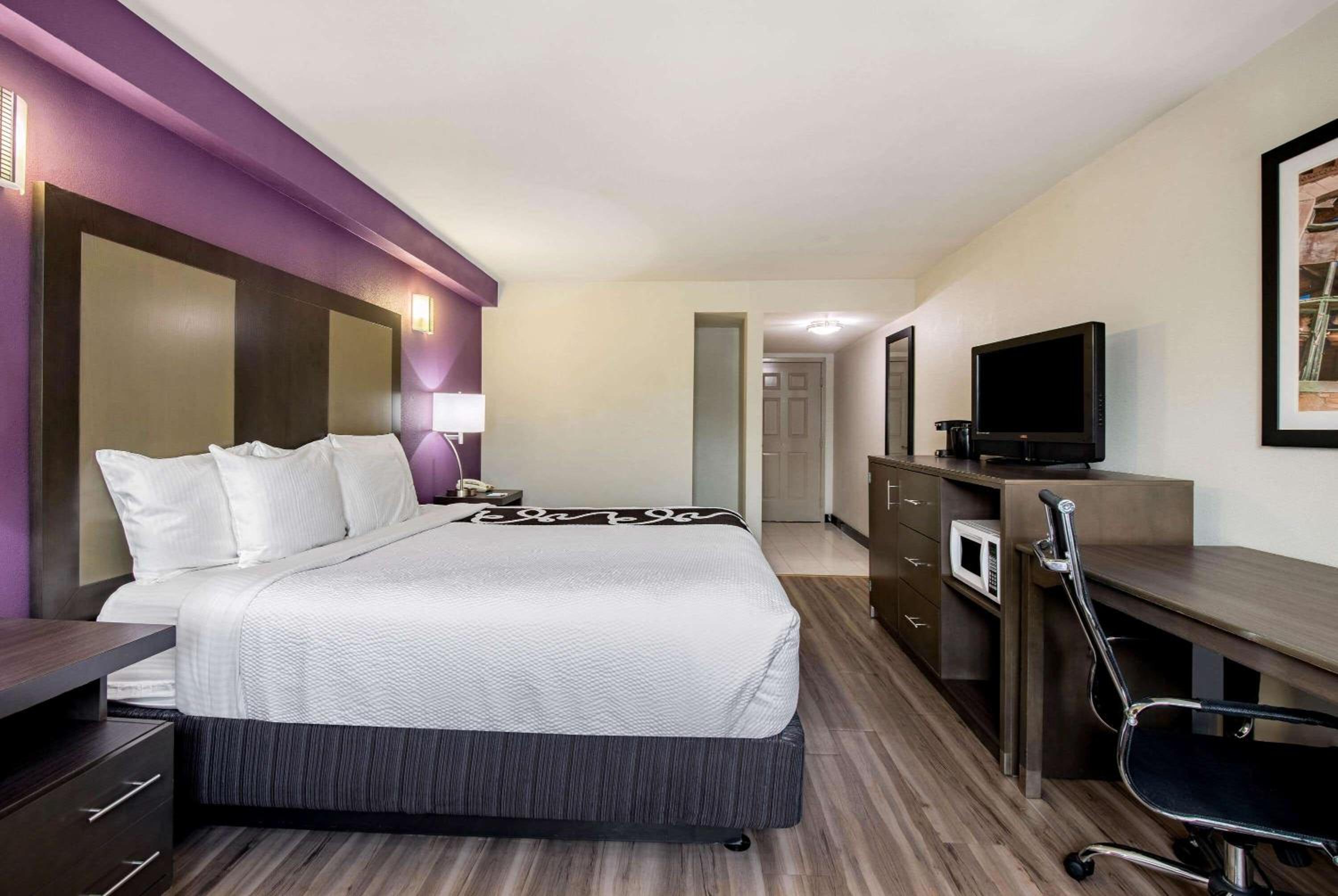 Executive King Room - Photo 4