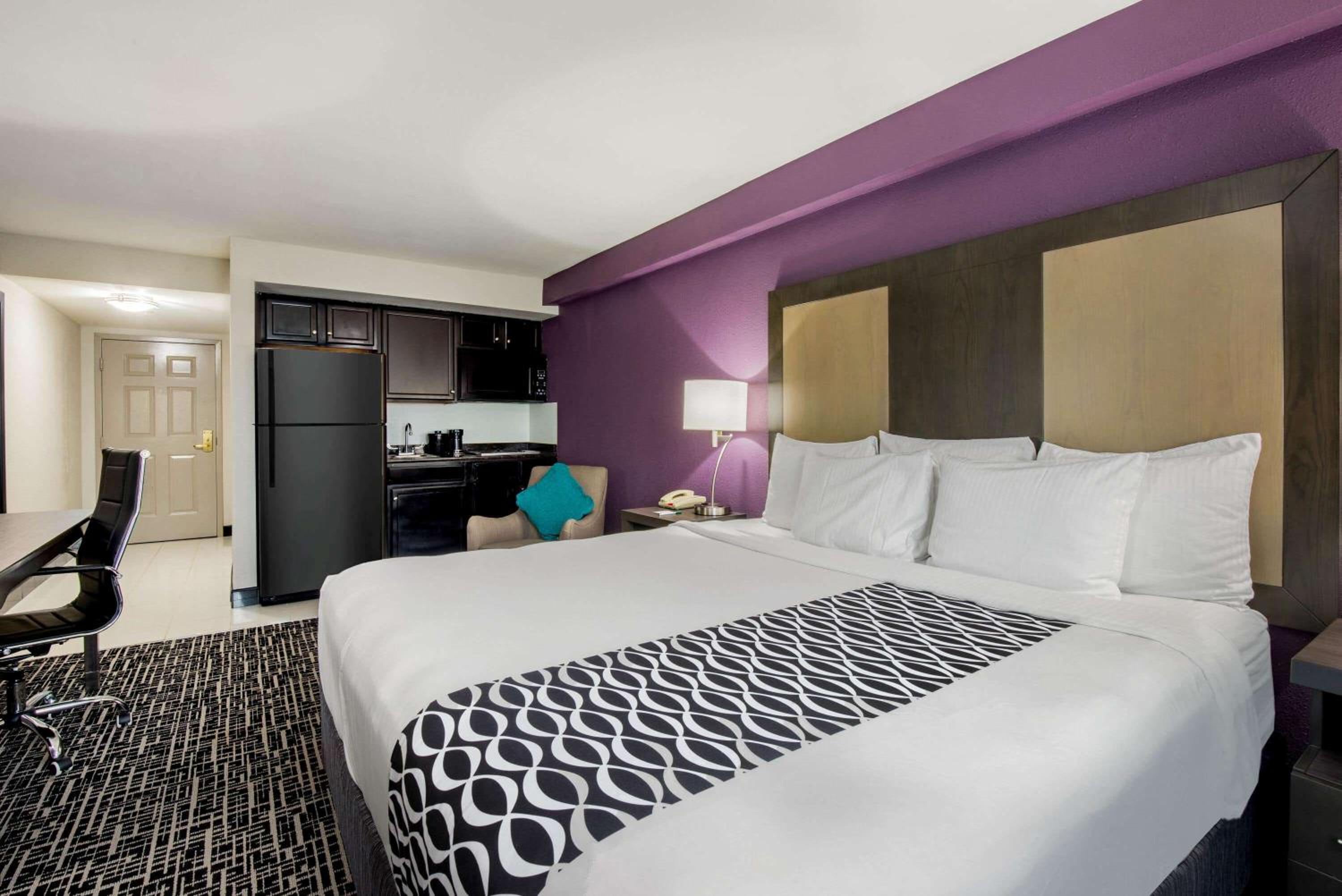Executive King Room - Photo 8