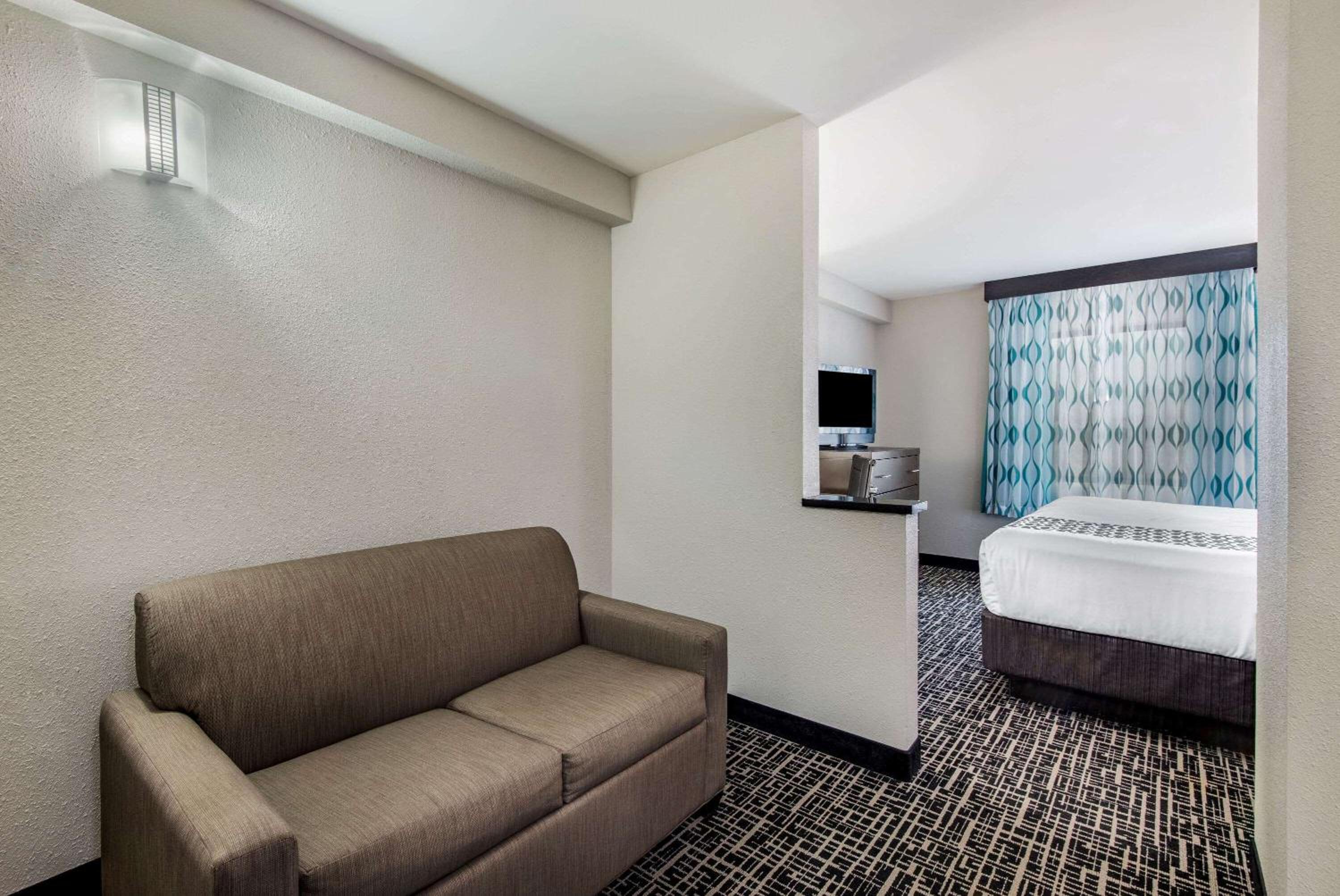 Executive King Room - Photo 9