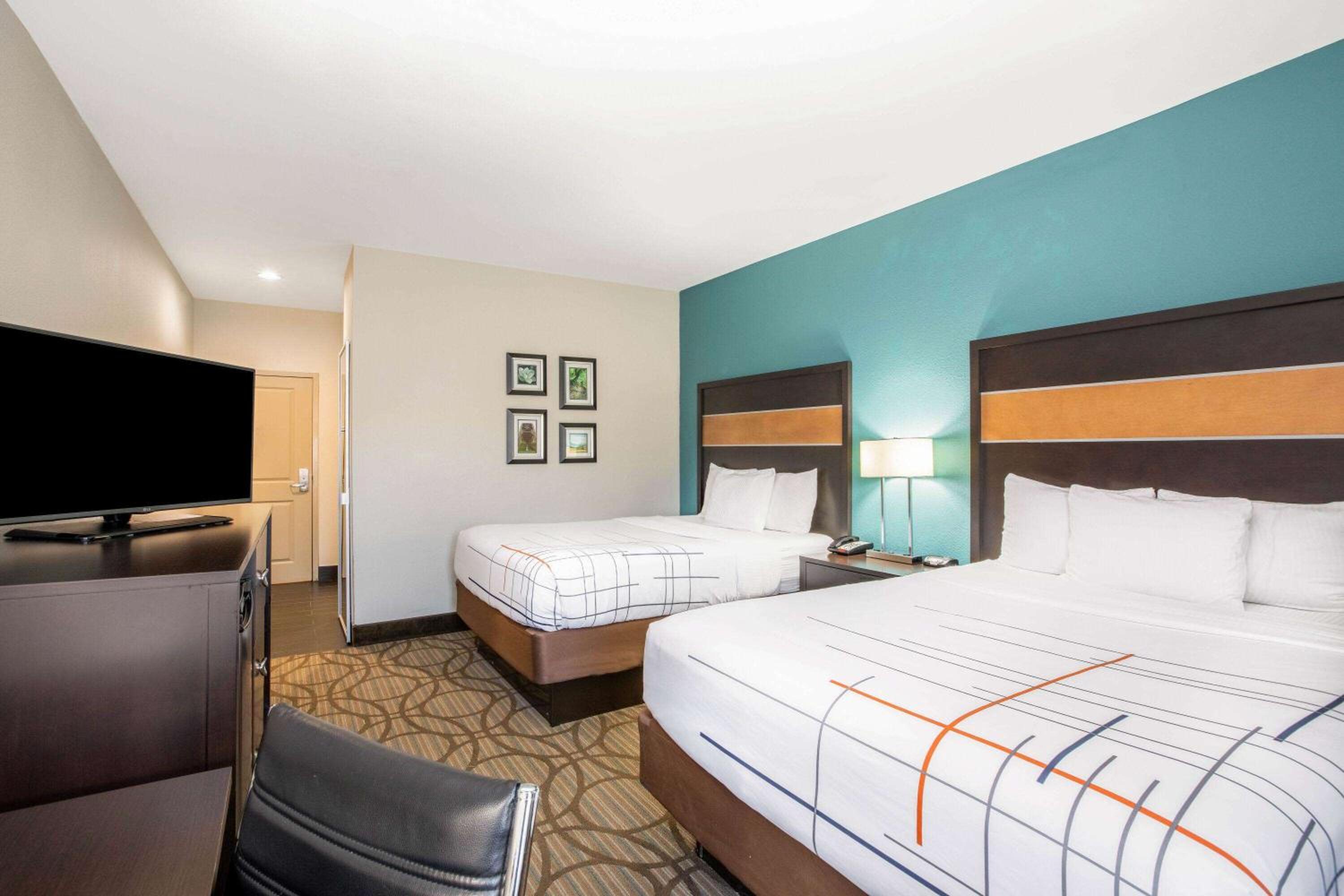 Queen Room With Two Queen Beds - Disability Access photo 1