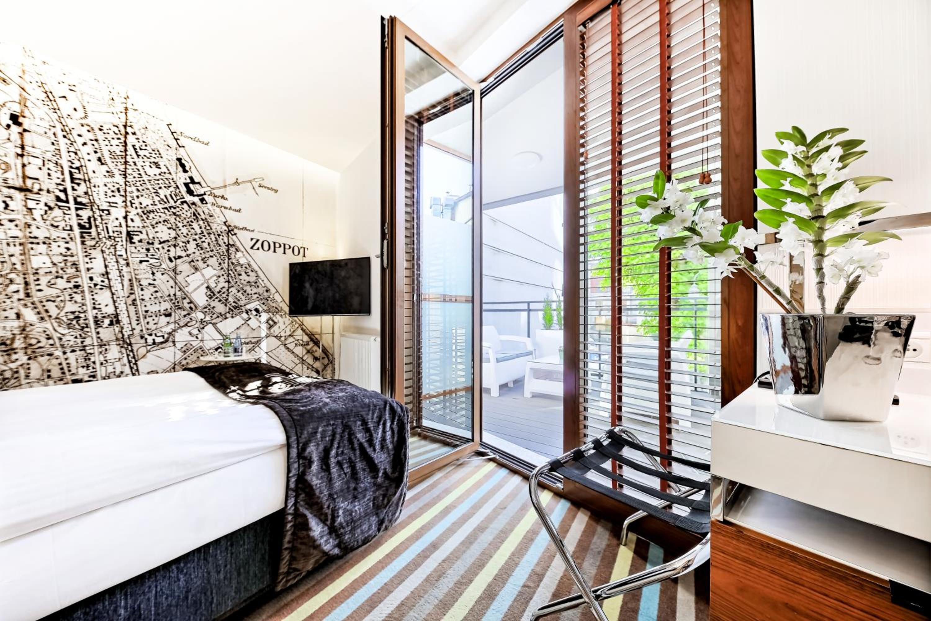 Classic Double Room with Terrace and Courtyard View - Photo 6