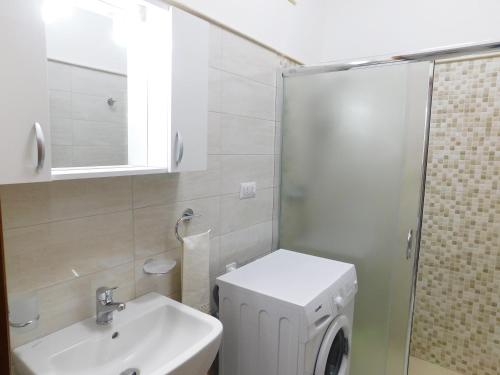 Two-Bedroom Superior Apartment - Photo 17