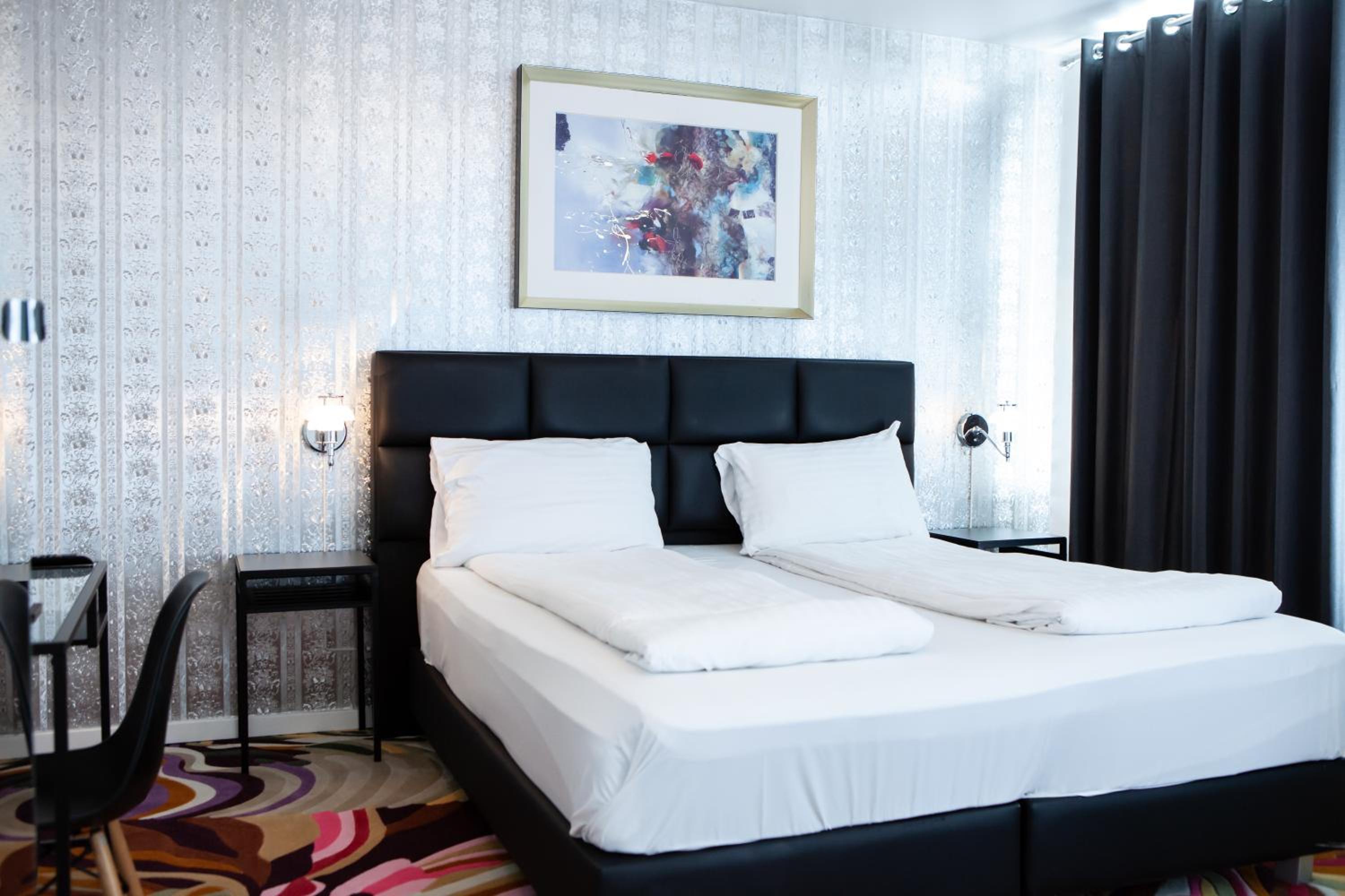 Triple Room thumbnail 6