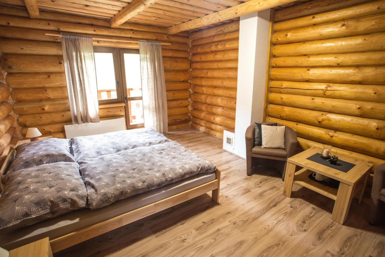 Economy Triple Room with Shared Bathroom photo 1