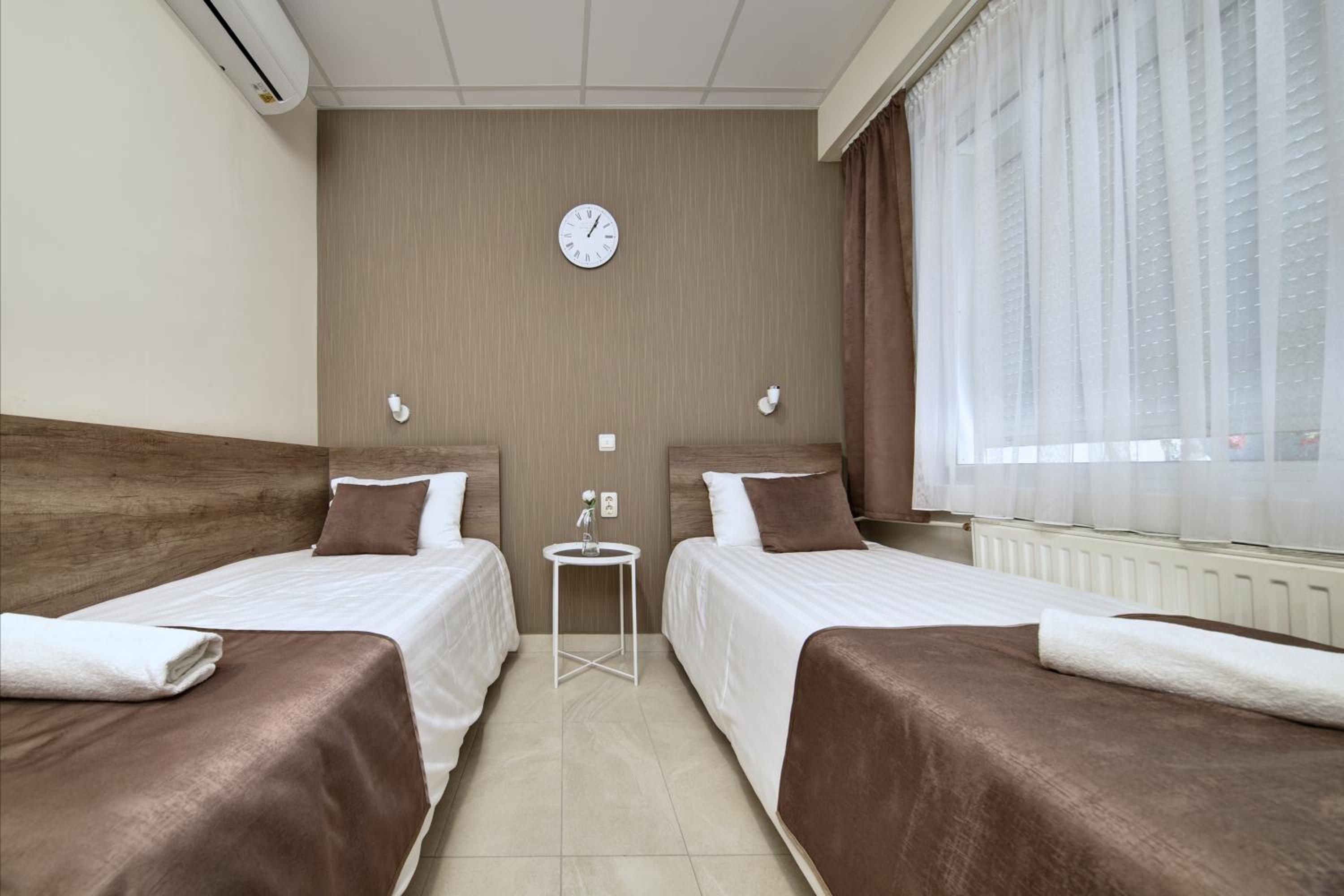 Standard Twin Room with Air-Conditioning - Photo 5