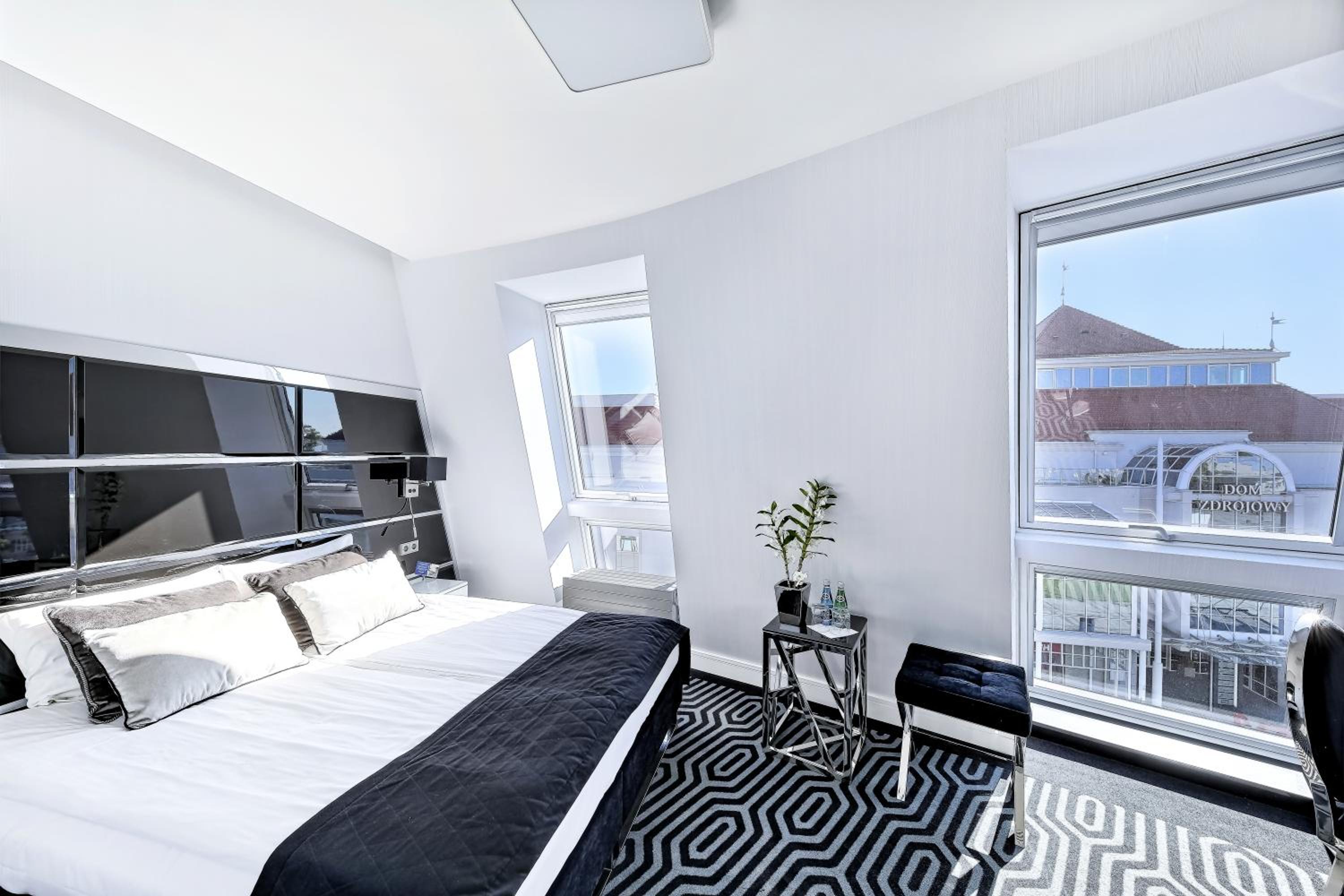 Deluxe Premium Double Room - Photo 13