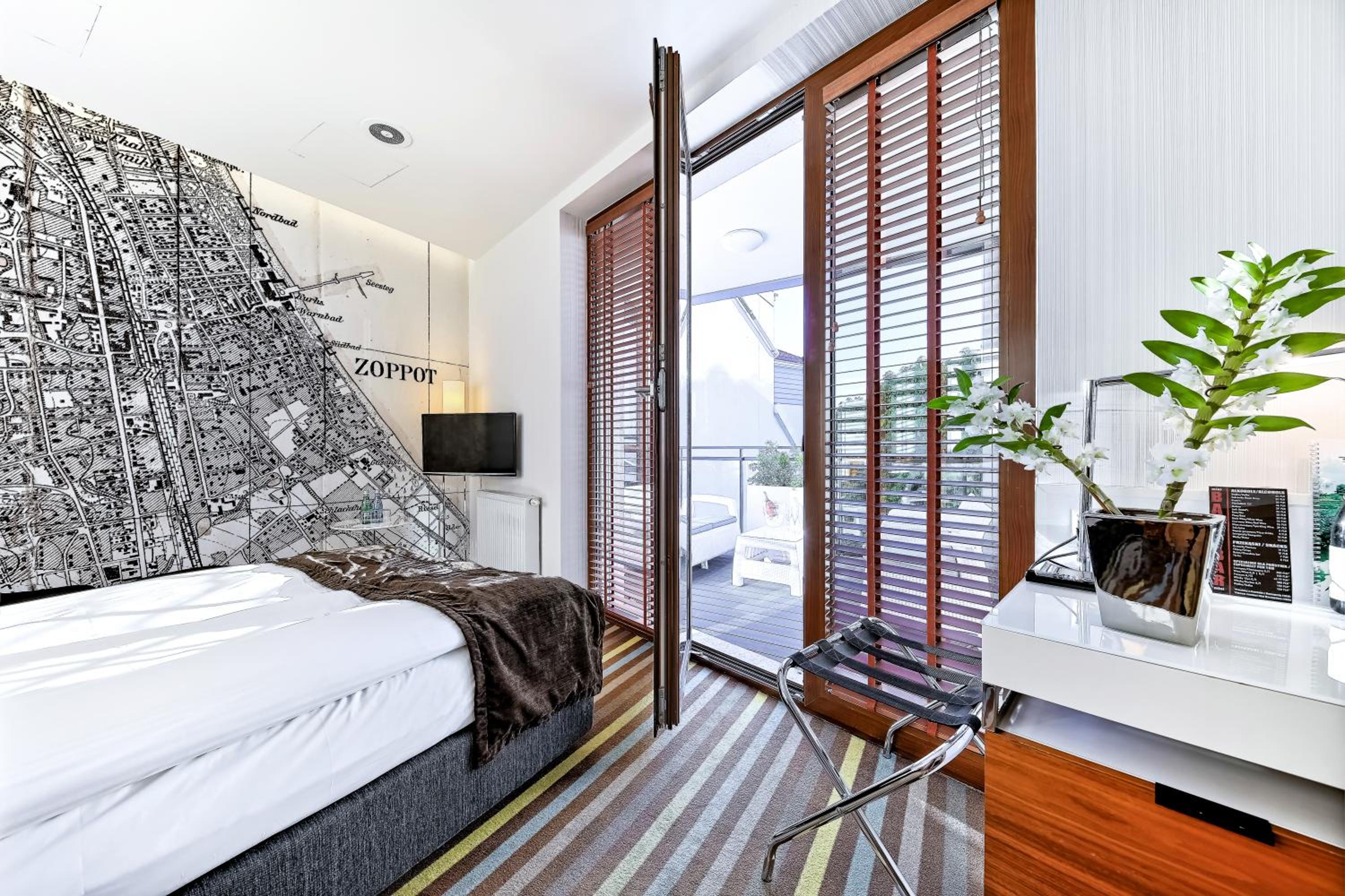 Classic Double Room with Terrace and Courtyard View - Photo 10