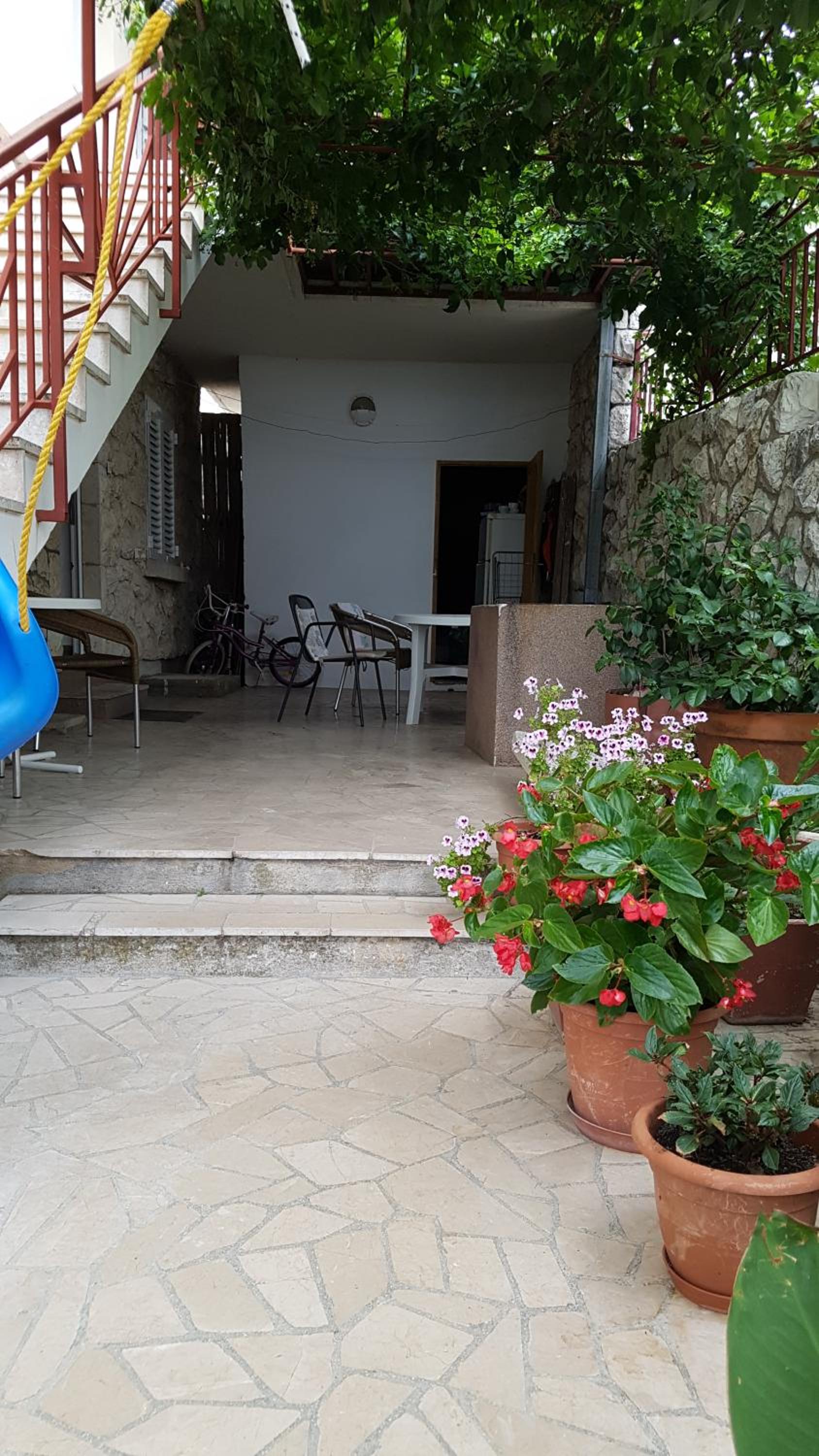 Double or Twin Room with Private Bathroom - Photo 2