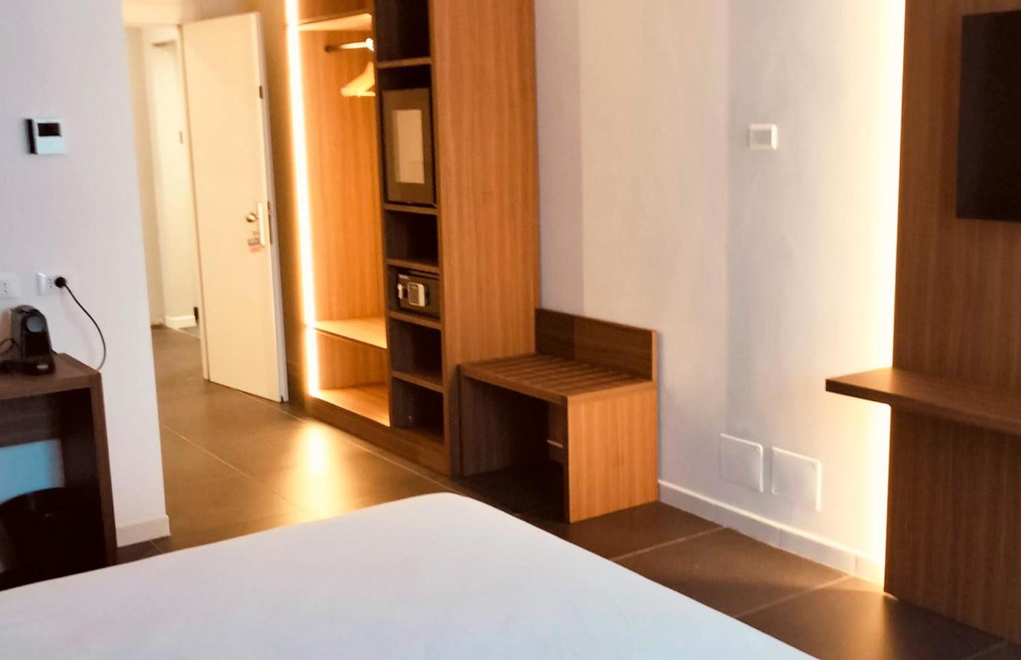 Deluxe King Room photo 1