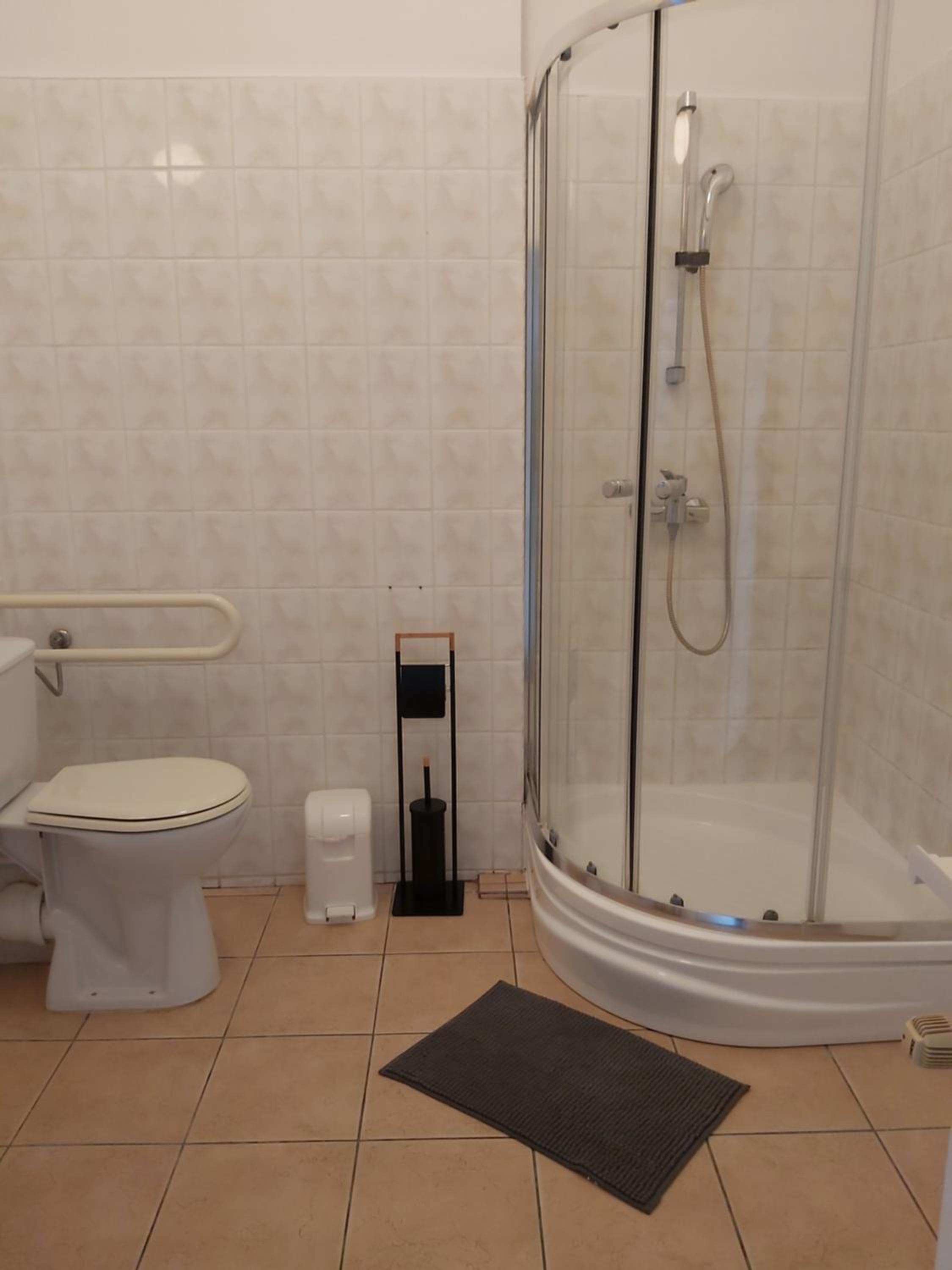 Studio Apartment - Photo 2