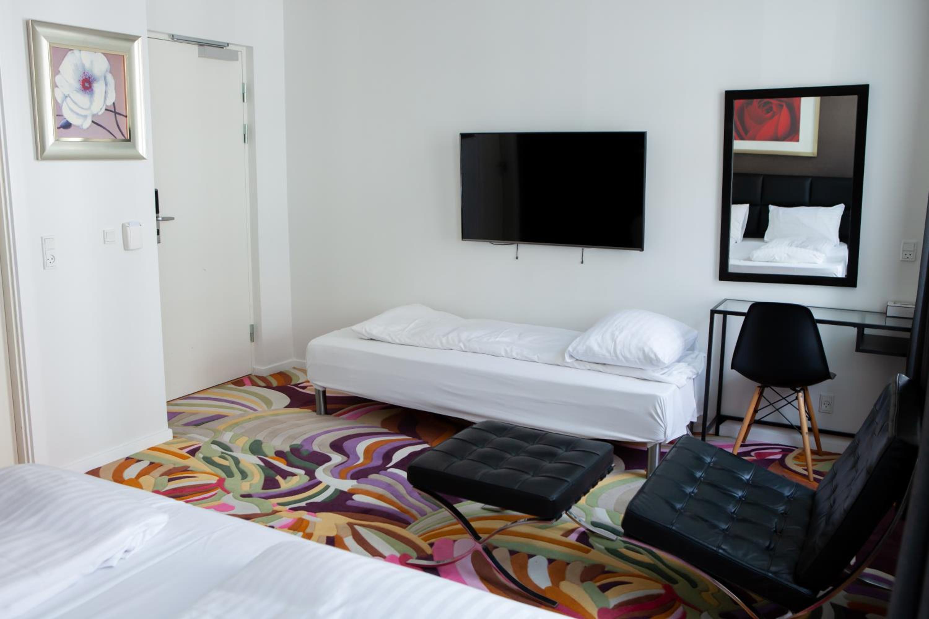 Triple Room thumbnail 5