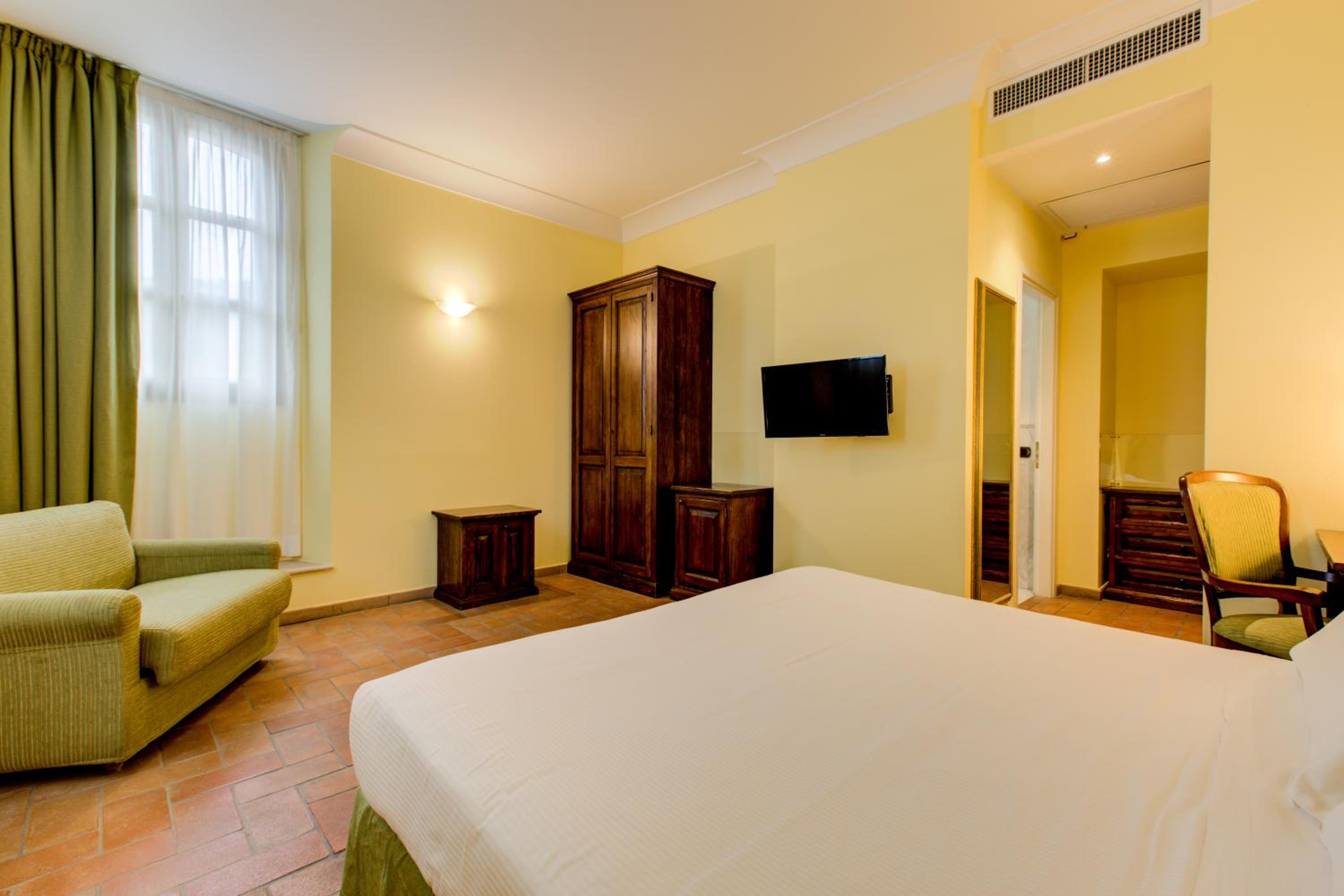 Deluxe Double Room with Spa Access - Photo 1