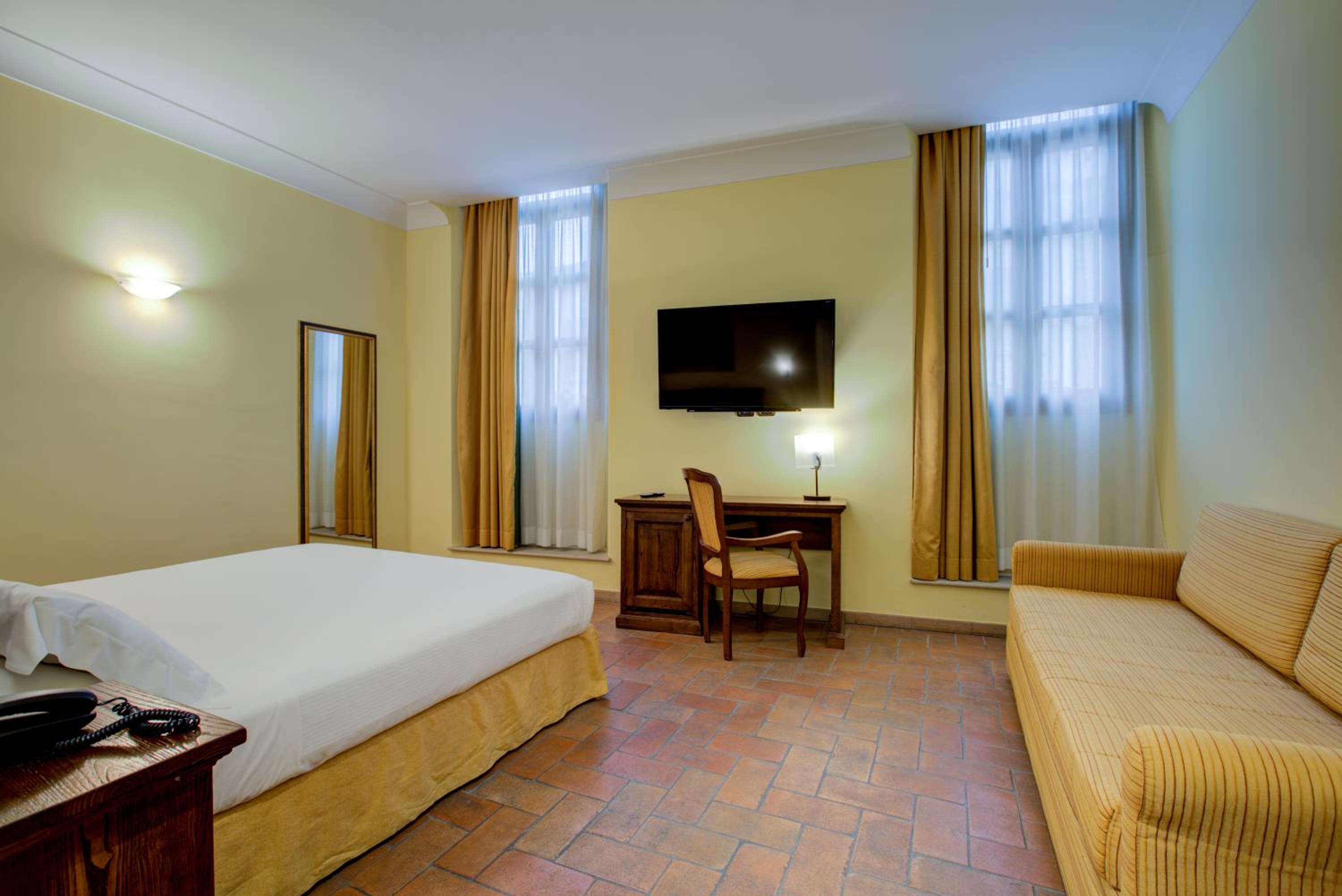 Deluxe Double Room with Spa Access - Photo 19