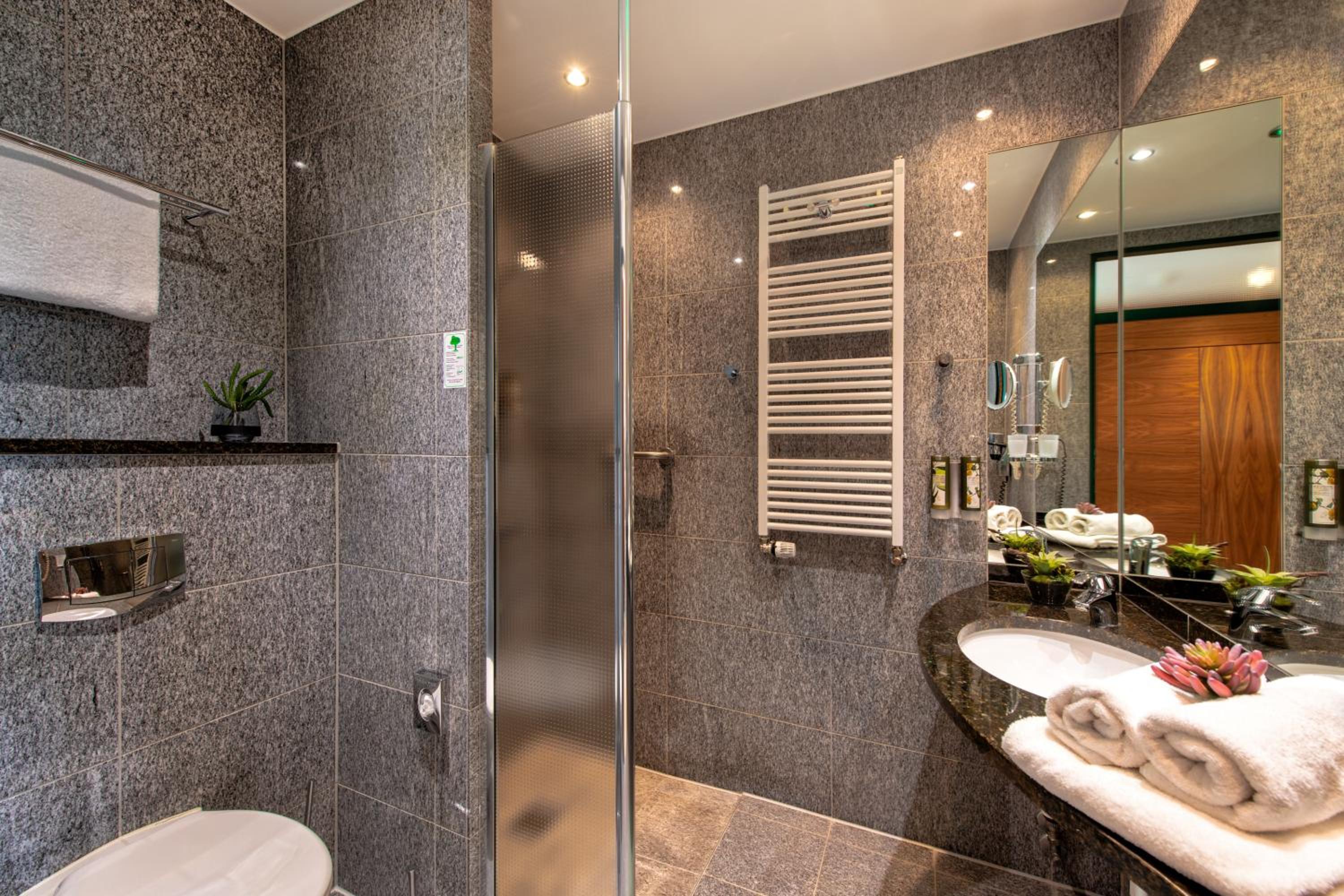 Standard Double or Twin Room photo 2