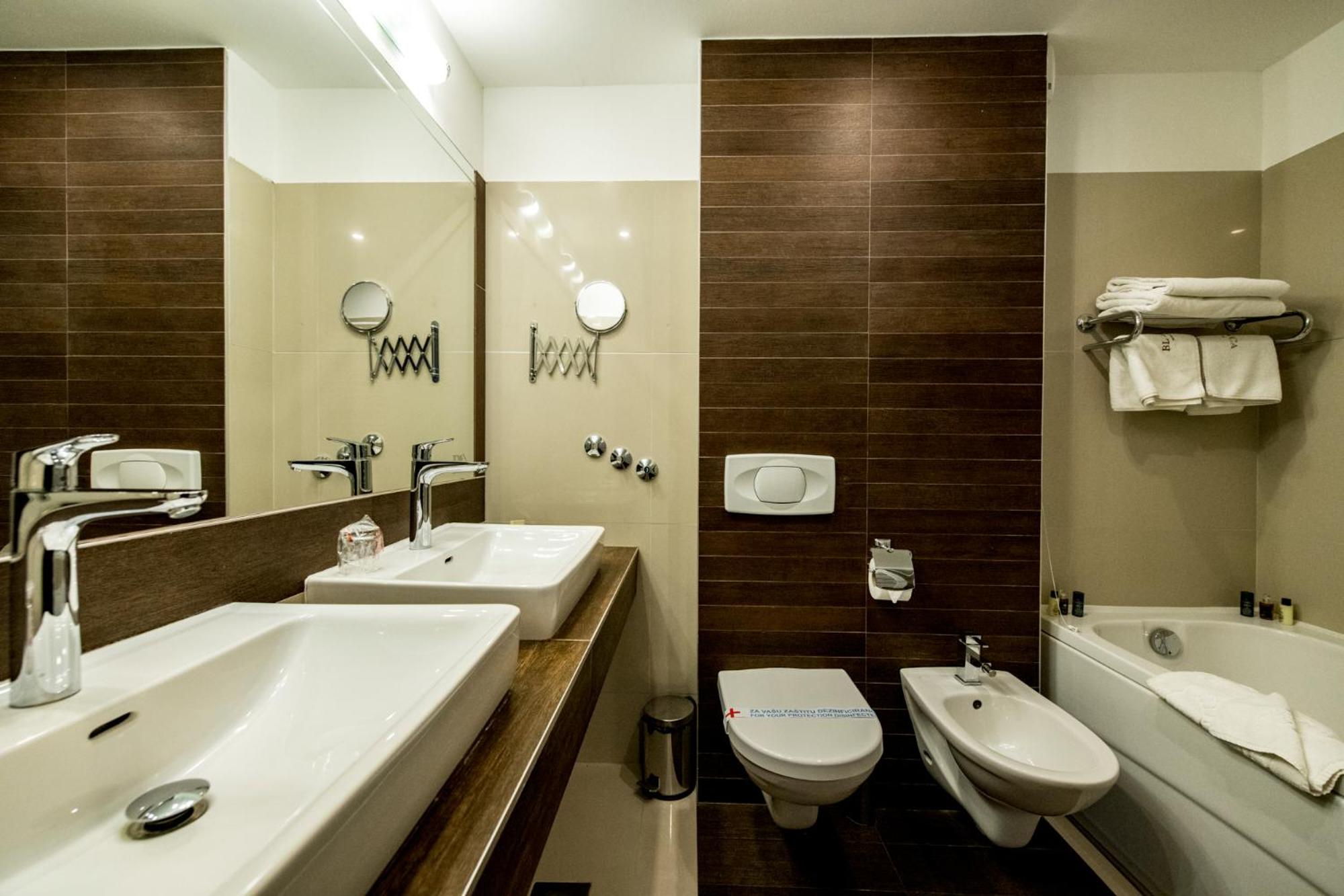 Deluxe Double or Twin Room - Photo 4