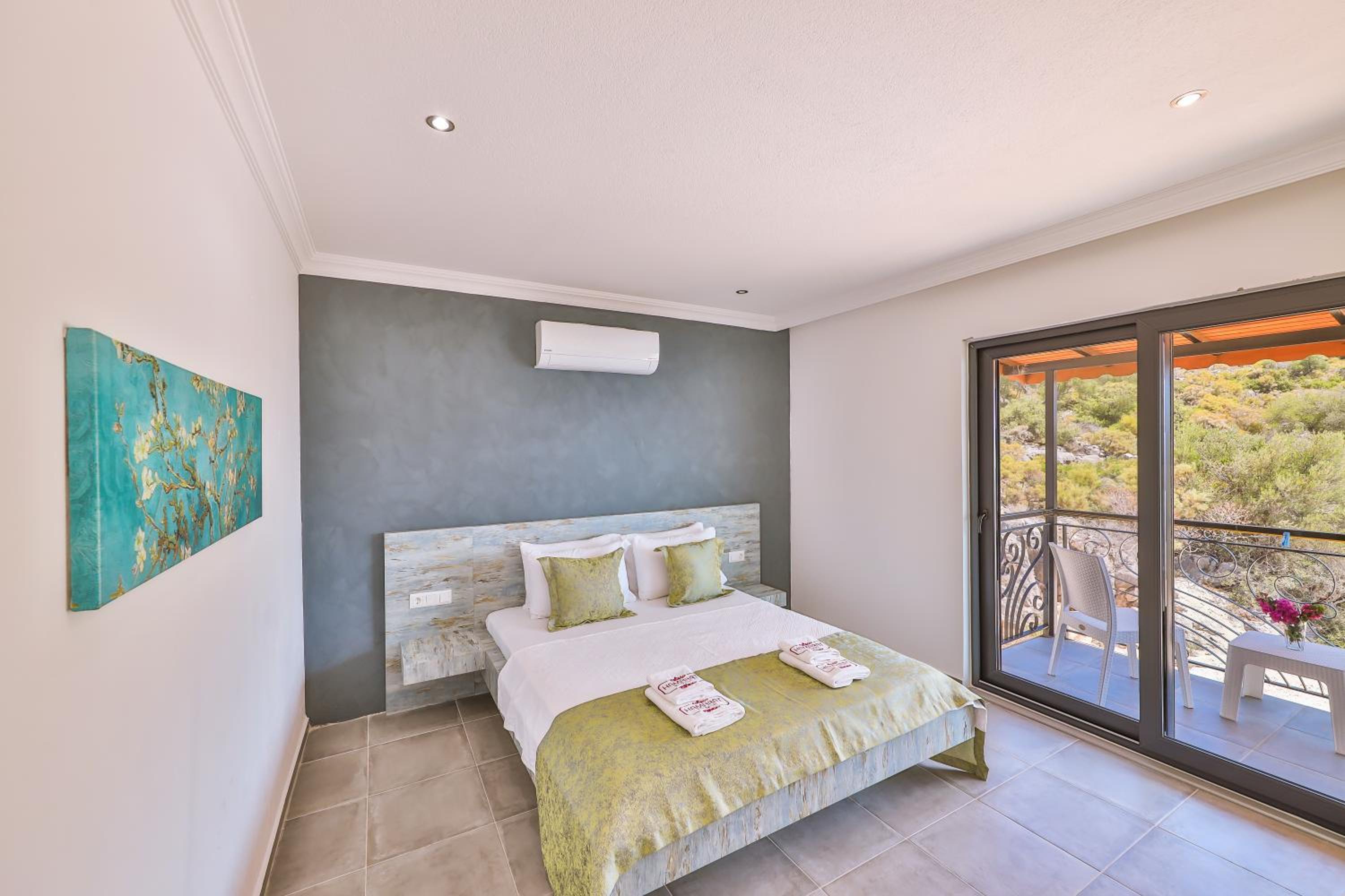 Doppelzimmer mit Balkon und Landblick