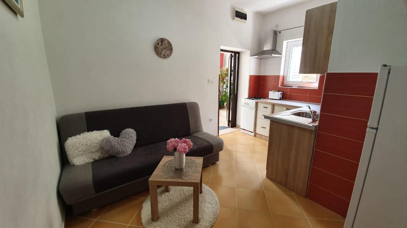 Apartment - Ground Floor photo 2