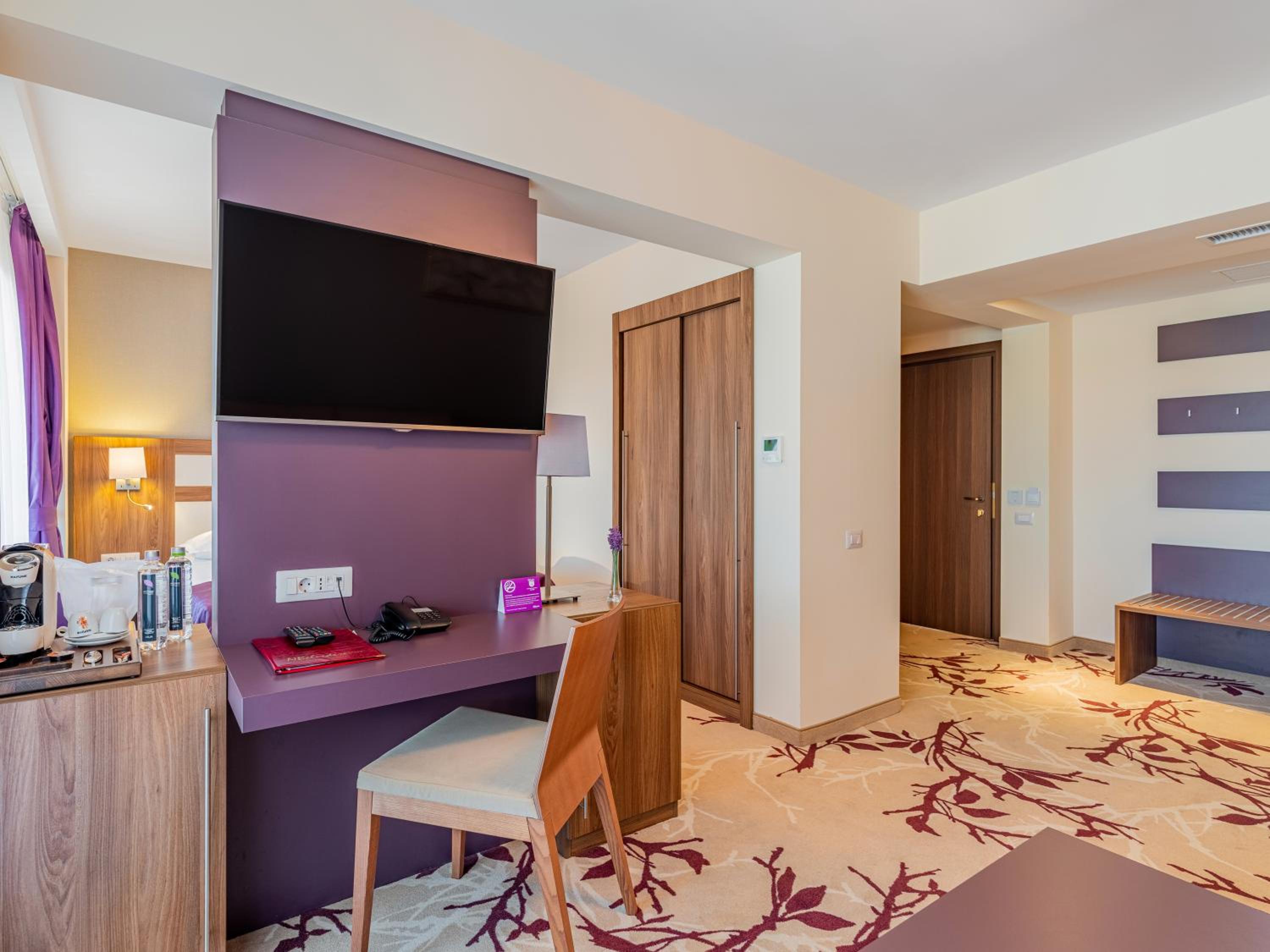 Junior Suite with City View