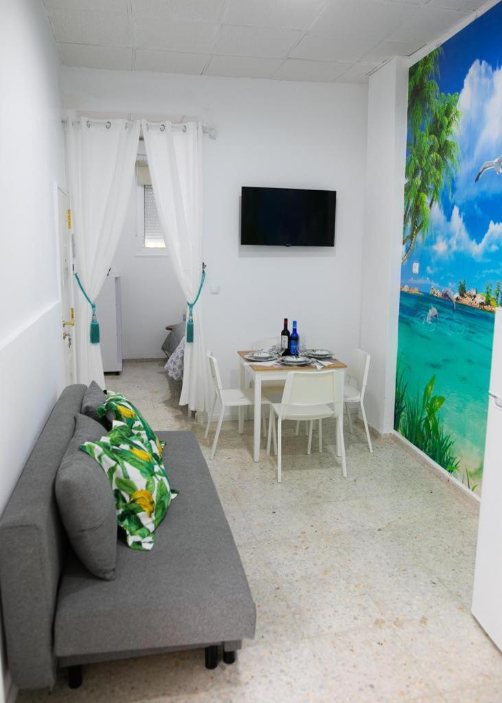 One-Bedroom Apartment - Photo 1