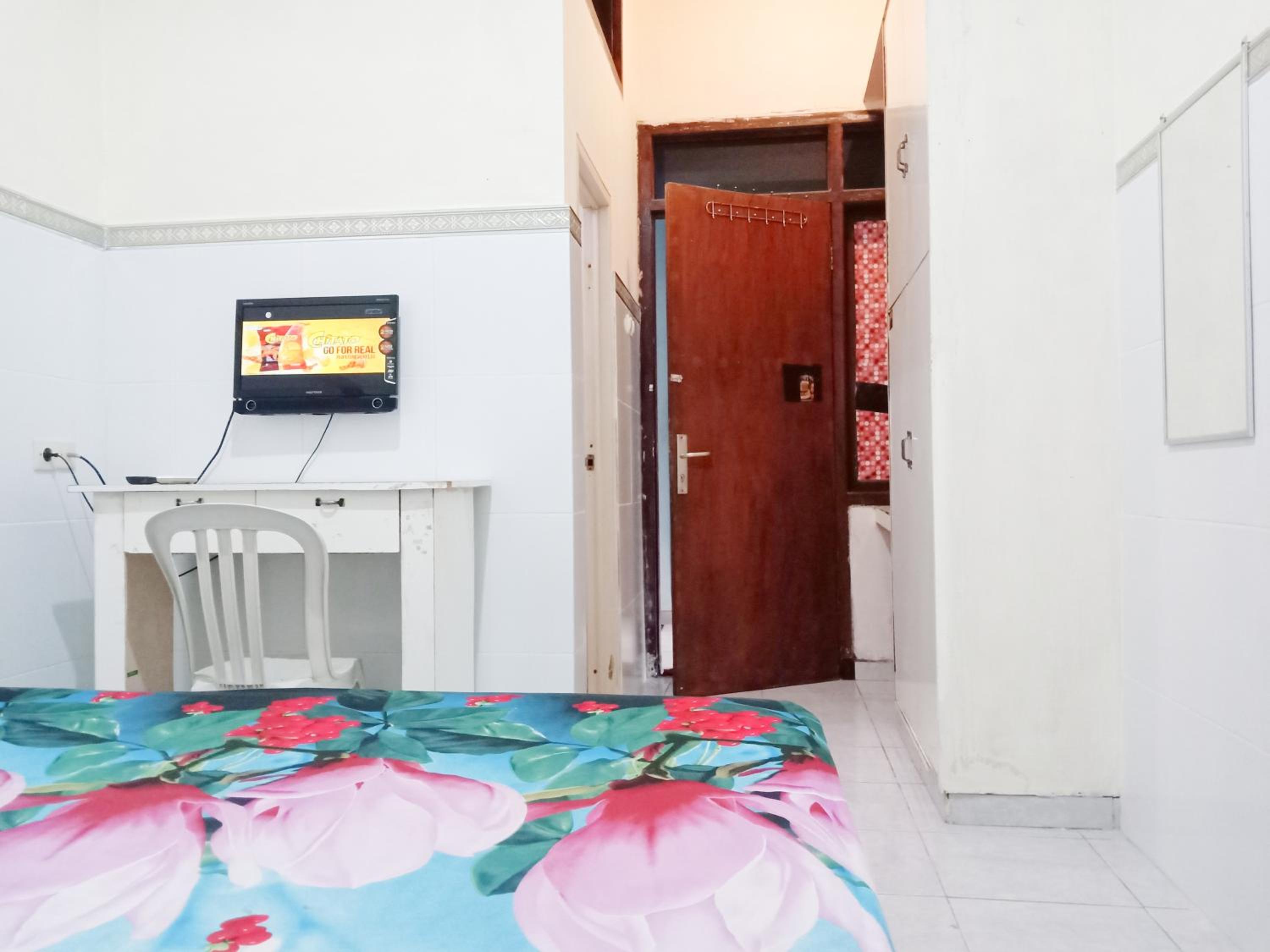 Budget Double Room - Photo 1
