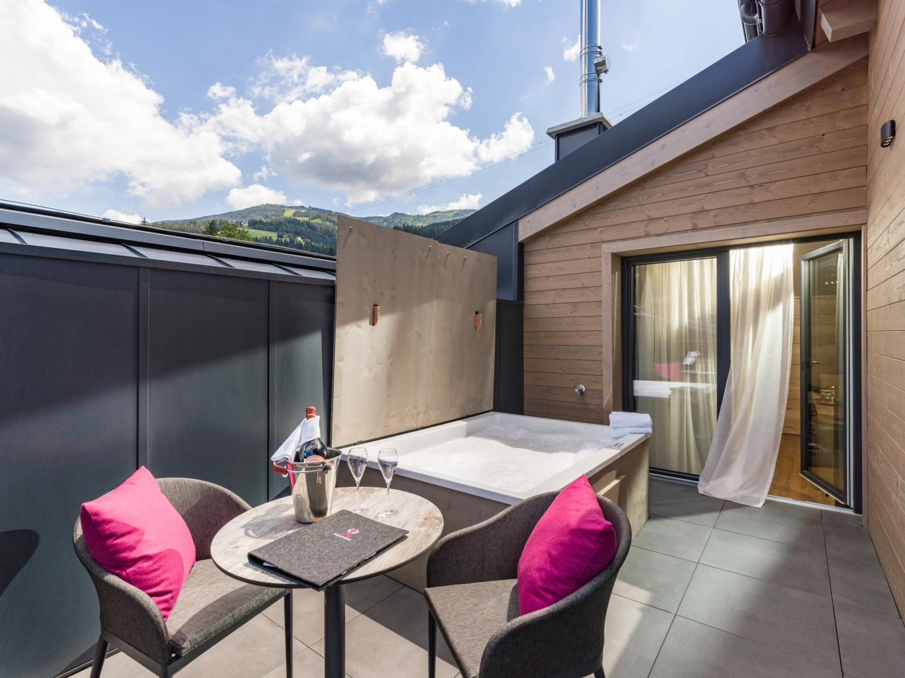 Deluxe Suite- WOW - Photo 1