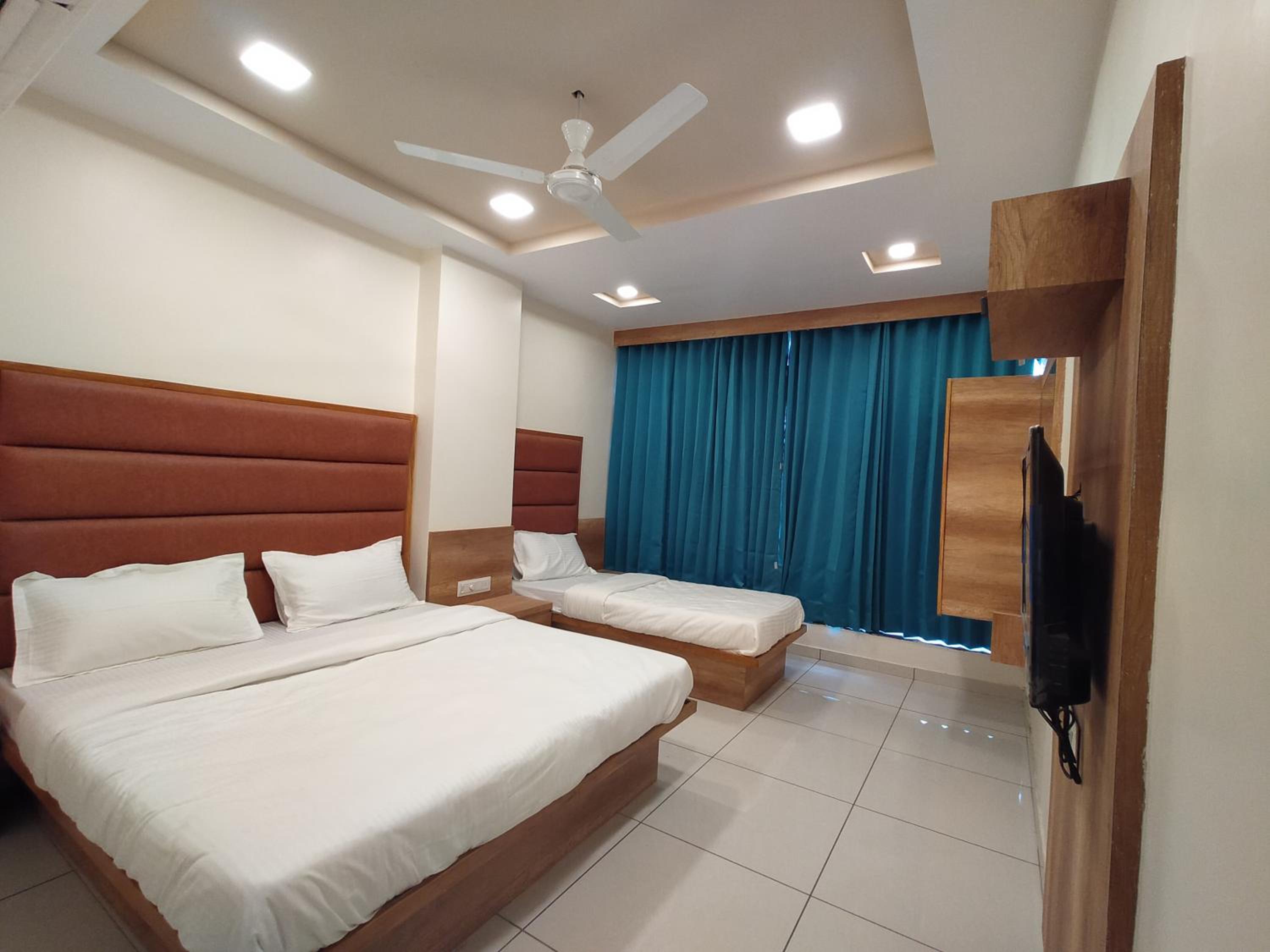 Classic Triple Room photo 2