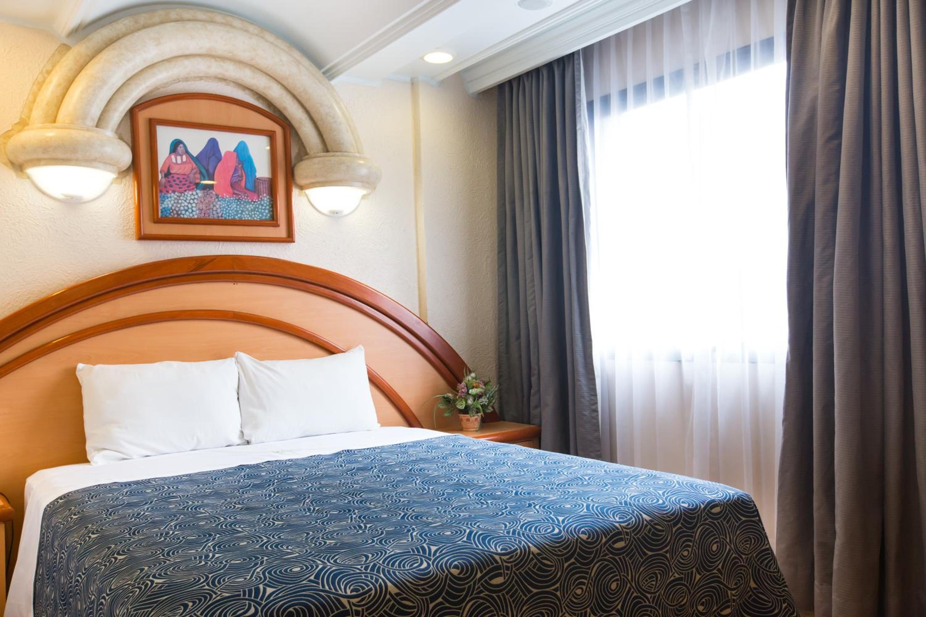 Queen Room photo 1