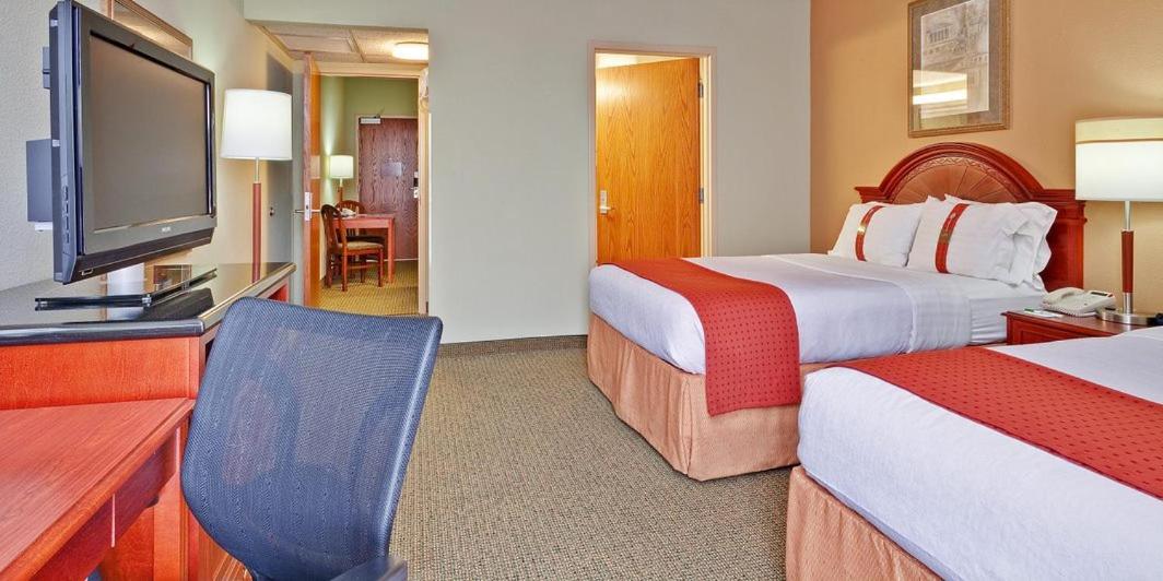 One-Bedroom Suite With Two Double Beds Hearing Accessible - Non-Smoking photo 1