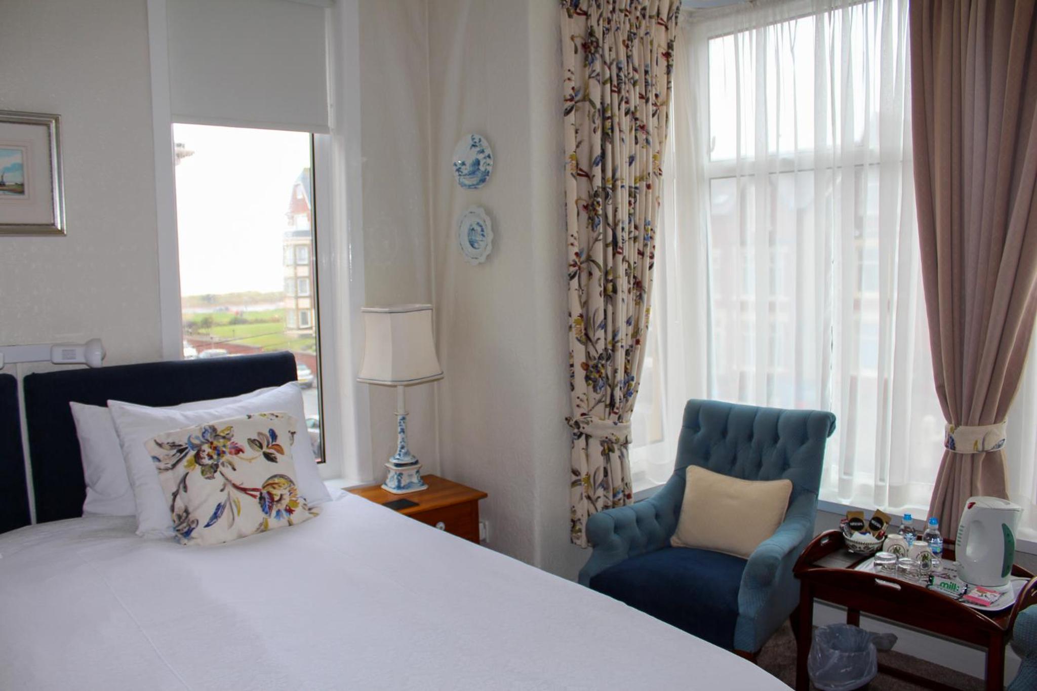 Deluxe Double or Twin Room with Sea View photo 3