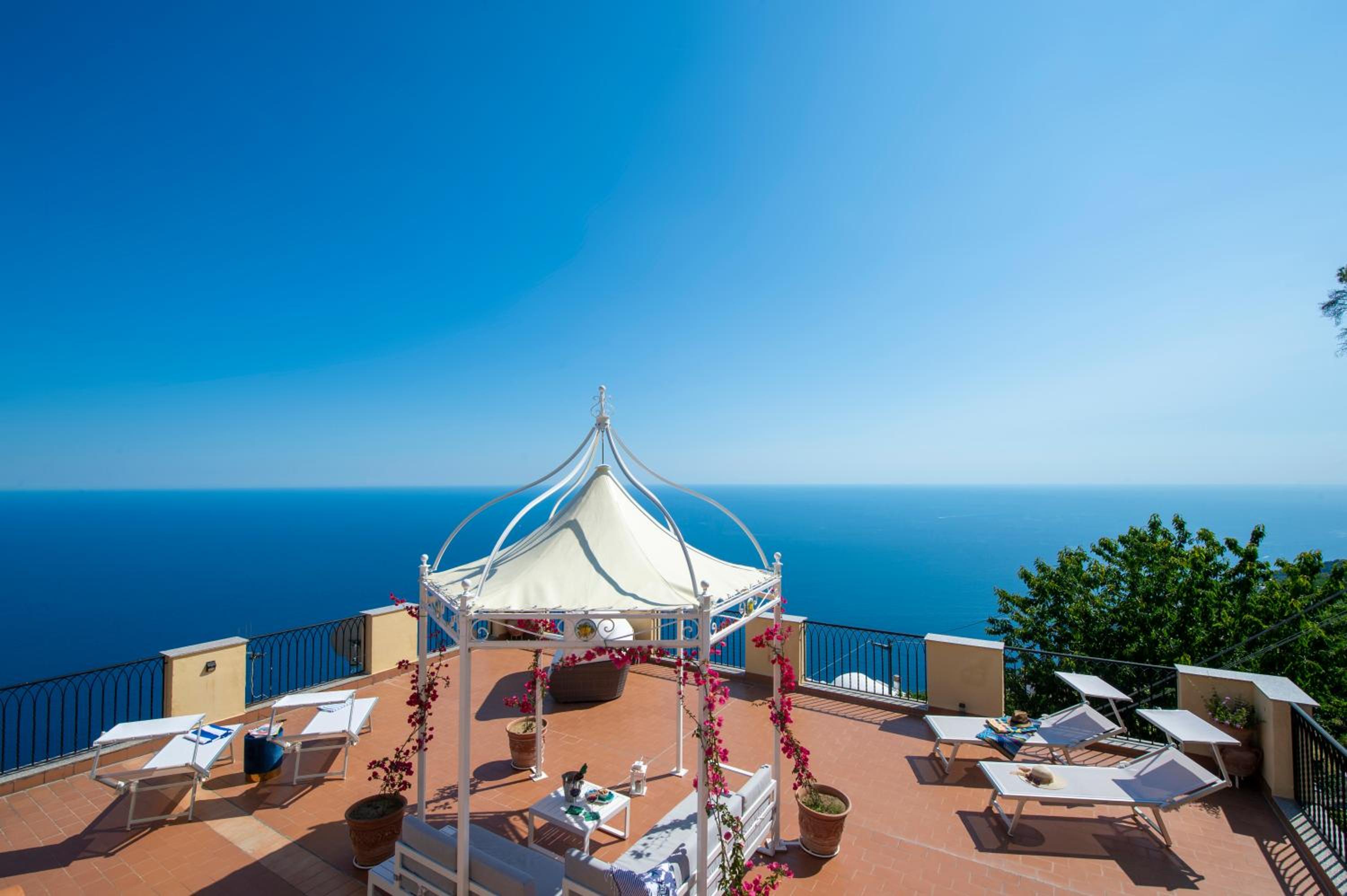 Villa With Sea View photo 3