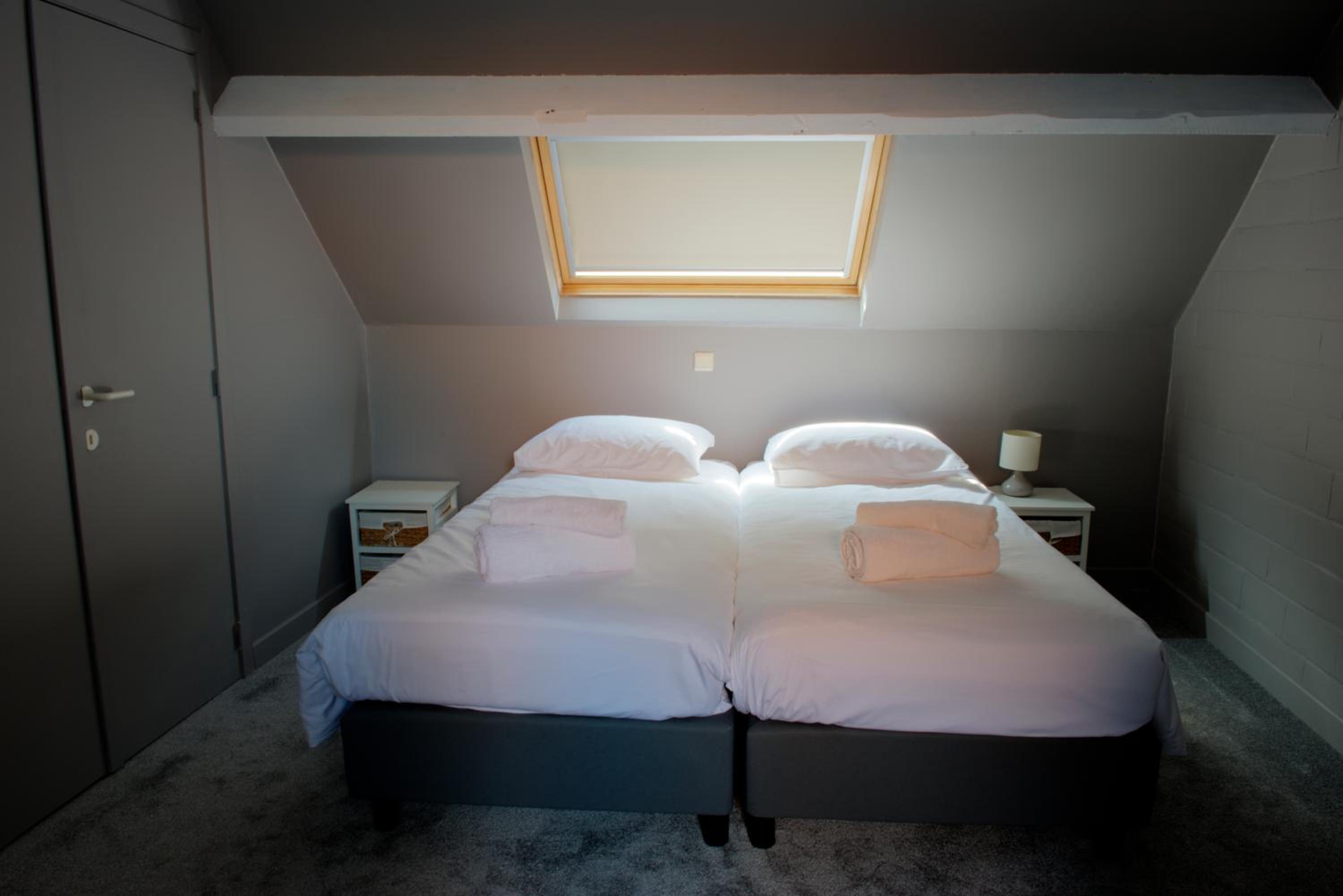 Six-Bedroom House photo 2