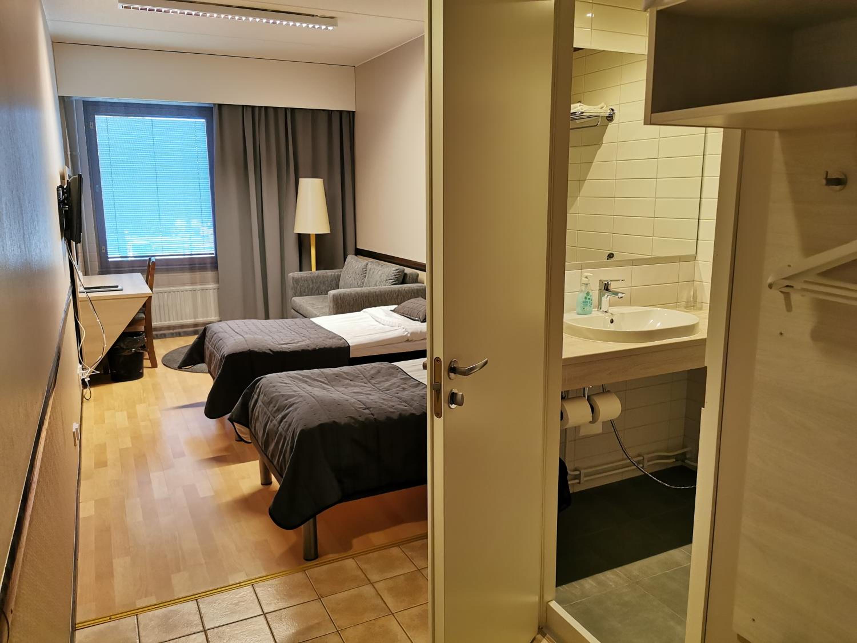 Twin Room - Photo 6