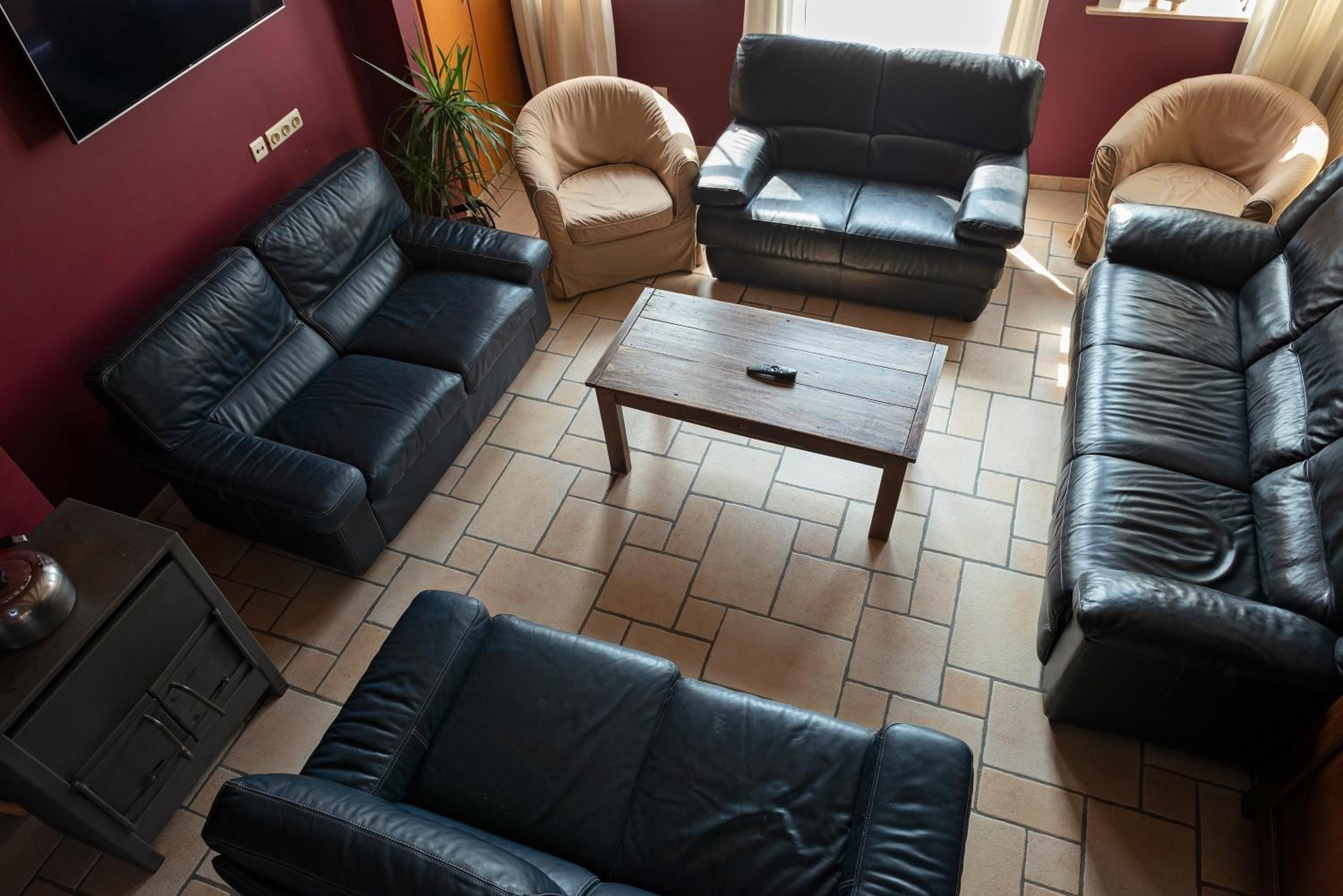 Six-Bedroom House photo 1